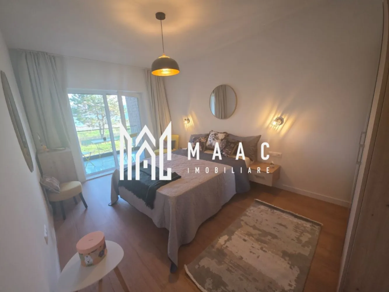 Apartament 2 camere | 50 MPU | Parcare | Turnisor - MAAC Imobiliare va propune spre vânzare un apartament modern, cu 2 camere, având o suprafață utilă de 50 mp, situat la parterul unei vile cu regim de înălțime P+1 (2 niveluri), construită din cărămidă în anul 2025. Locuința este decomandată și inteligent compartimentată, fiind compusă din: dormitor living spațios cu bucătărie open space baie hol 2 terase generoase, finisate cu pardoseală din granit și balustrade din sticlă Apartamentul beneficiază de orientare sudică, ceea ce îi conferă lumină naturală pe tot parcursul zilei. Dotări și finisaje: complet mobilat și utilat – pregătit pentru mutare imediată încălzire în pardoseală parchet, gresie, faianță, granit de calitate instalații sanitare moderne storuri electrice totale videointerfon electrocasnice noi Imobilul este intabulat și dispune de loc de parcare inclus. Ideal atât pentru locuit, cât și pentru investiție, acest apartament oferă confort, eficiență și un design contemporan într-o construcție nouă. Pentru mai multe detalii și programarea unei vizionări, vă rugăm să ne contactați telefonic și să menționați CP3038311. }}