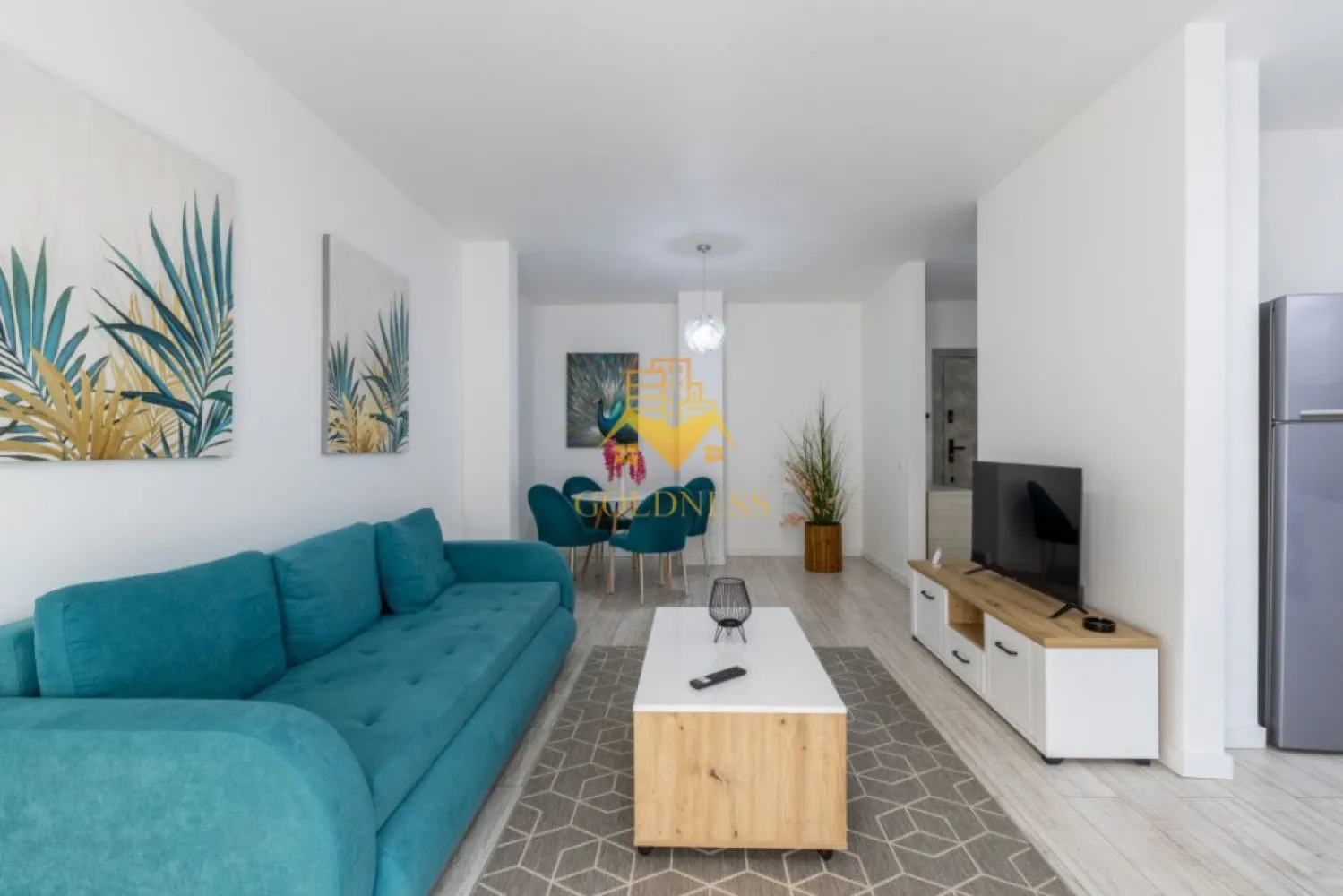 2 camere, premium, AC, garaj, bloc nou, Plopilor zona parcul Rozelor - GOLDNESS Imobiliare vă propune spre închiriere un apartament cu 2 camere open space, complet mobilat și utilat, la etajul 8 într-un imobil de etaje 10, în cartierul Plopilor. Apartamentul este compartimentat astfel: - dormitor cu pat matrimonial, dulap pentru haine, noptiere, TV - living cu bucatarie open-space bucătăria complet utilată, canapea extensibla, loc de servit masa, - baie cu cada, calorifer port prosop inox și dulap pentru depozitare. - terasa de 12 mp. Ansamblul detine cea mai mare gradina privata din oras (10.000 mp), privelistea oferind relaxarea necesara fiind departe de zgomotul strazii principale. Se află în apropierea stațiilor de transport în comun, magazine, restaurante, spații verzi, farmacii, etc. Dispune de loc de parcare subterana! Dacă sunteți interesați de acest apartament și doriți să îl vizionați, dar și pentru alte oferte sau detalii nu ezitați să ne contactați telefonic sau prin e-mail - goldnessimobiliare@gmail.com. Vă stăm la dispoziție! }}