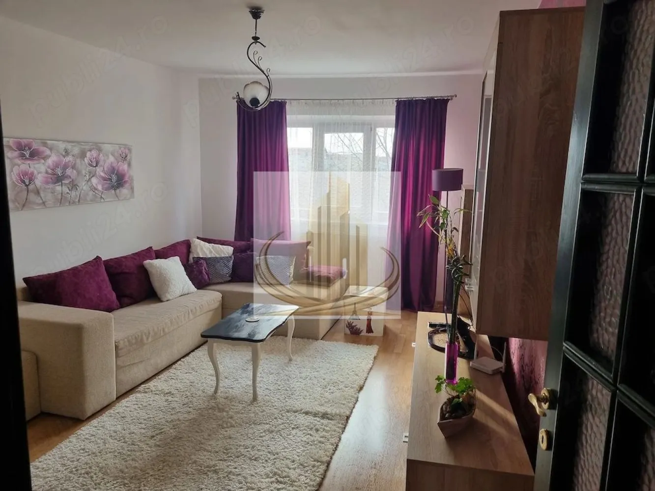 Grand Mobilis 2 camere girocului, centrala proprie - Grand Mobilis propune spre închiriere un apartament cu 2 camere, situat în zona Girocului – o locație apreciată pentru liniște și acces facil către toate punctele de interes. Apartamentul este decomandat, bine compartimentat și pregătit pentru mutare imediată, oferind confortul necesar unui stil de viață modern. 📐 Suprafață: 54 mp 🏢 Etaj intermediar (et. 3/4) 🔥 Centrală termică proprie ❄️ Aer condiționat 🛋 Complet utilat și mobilat 📍 Locație excelentă: – zonă liniștită – acces rapid la mijloace de transport în comun – în apropiere de magazine, supermarketuri, farmacii, școli și grădinițe – la câteva minute de sala de fitness Gym One 2, ideal pentru un stil de viață activ 💪 💰 Preț: 400 euro/lună + garanție 400 euro Un apartament ideal pentru cei care își doresc confort, accesibilitate și facilități în imediata apropiere. 📞 Programează o vizionare și descoperă dacă este locuința potrivită pentru tine! ID intern CP3038511 }}