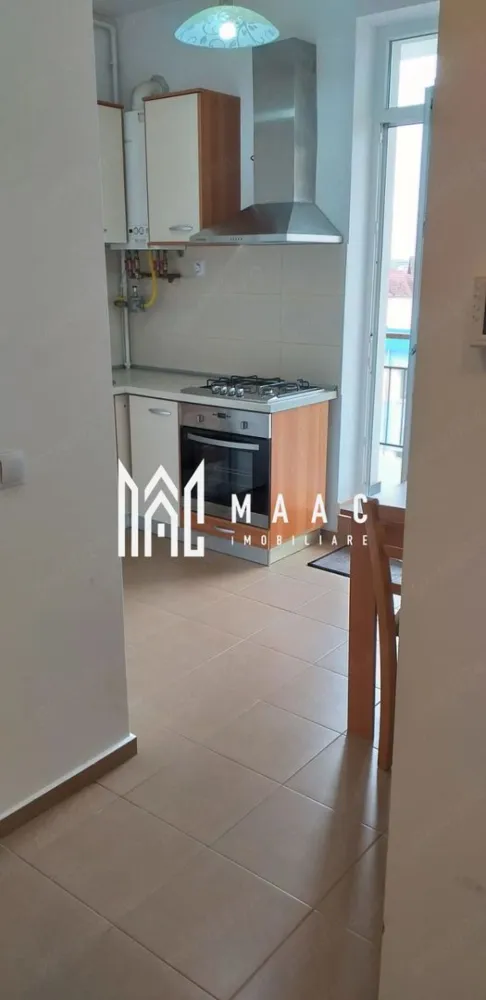 Garsonieră 31 mpu I Mobilată I Utilată I Terasă I Turnișor - MAAC Imobiliare propune spre achiziție o garsonieră decomandată, situată la etajul 3 al unui bloc construit în 2013, în cartierul Alma din Turnișor. Caracteristici ale proprietății Suprafață utilă: 31 mp Compartimentare: hol de acces, cameră de zi, bucătărie, baie Terasa: 5,6 mp Structură: beton, zidărie din cărămidă, izolație exterioară cu polistiren Etaj: 3 dintr-un imobil cu mansardă locuibilă Vecinătăți: apartamente pe stânga și dreapta, mansarda locuibilă deasupra Garsoniera se vinde mobilată și utilată, exact ca în fotografii. Facilități locuri de parcare gratuite în zonă potrivită atât pentru investiție, cât și pentru locuire Pentru mai multe detalii și programarea unei vizionări, contactați MAAC Imobiliare, menționând ID CP3033495. }}