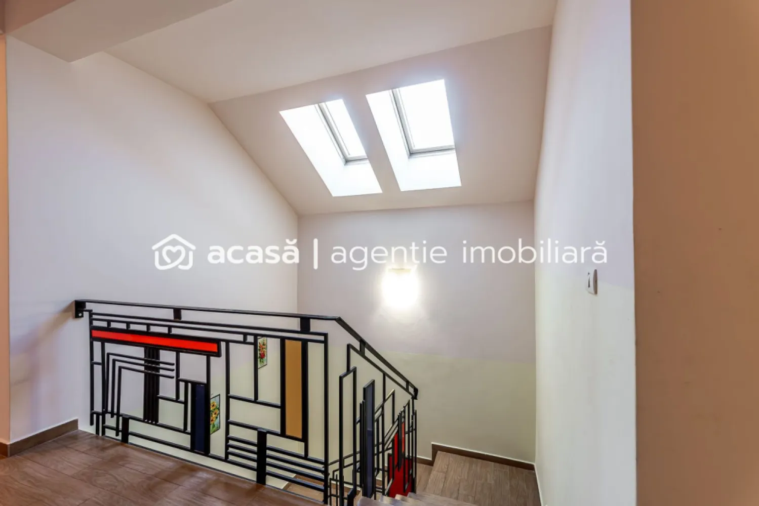 Casă SMART / 5 camere, teren 720 mp, fotovoltaice 13 kW, Aradul Nou