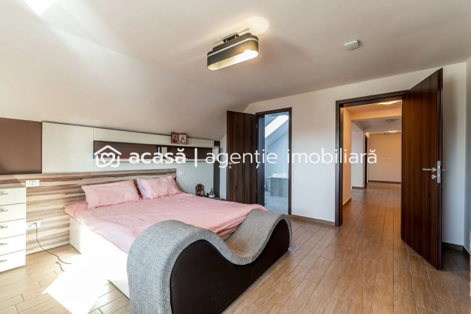 Casă SMART / 5 camere, teren 720 mp, fotovoltaice 13 kW, Aradul Nou