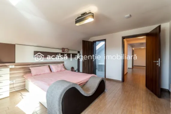 Casă SMART / 5 camere, teren 720 mp, fotovoltaice 13 kW, Aradul Nou