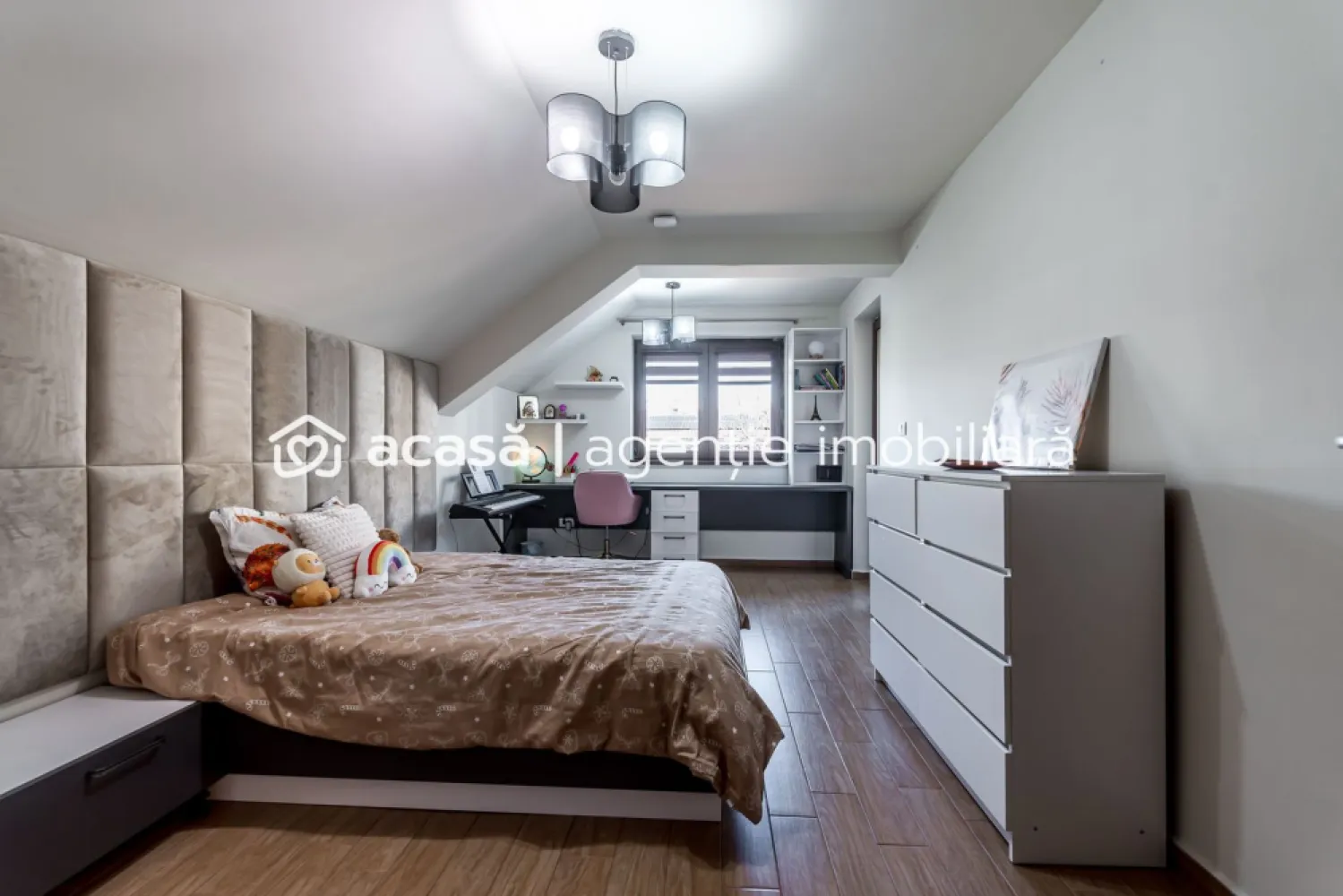 Casă SMART / 5 camere, teren 720 mp, fotovoltaice 13 kW, Aradul Nou