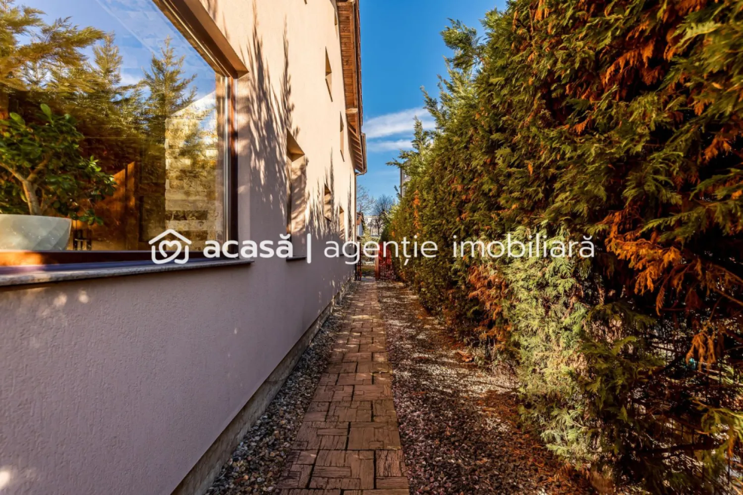 Casă SMART / 5 camere, teren 720 mp, fotovoltaice 13 kW, Aradul Nou