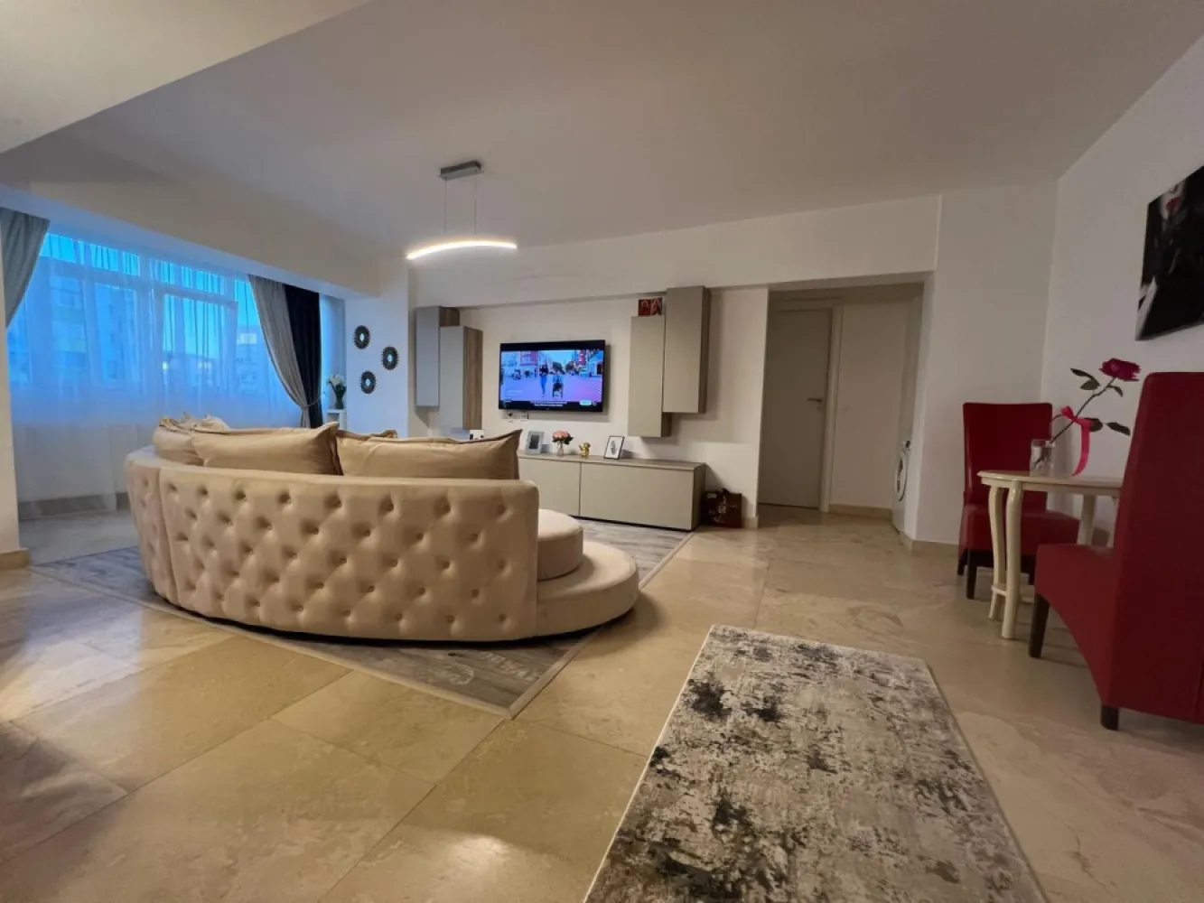 BRASADAS închiriază ap 3 cam etaj 5/8 Calea 13 Sept Marriott - Agenția imobiliara BRASADAS închiriază apartament mobilat si utilat cu trei camere pe Calea 13 Septembrie Marriott.