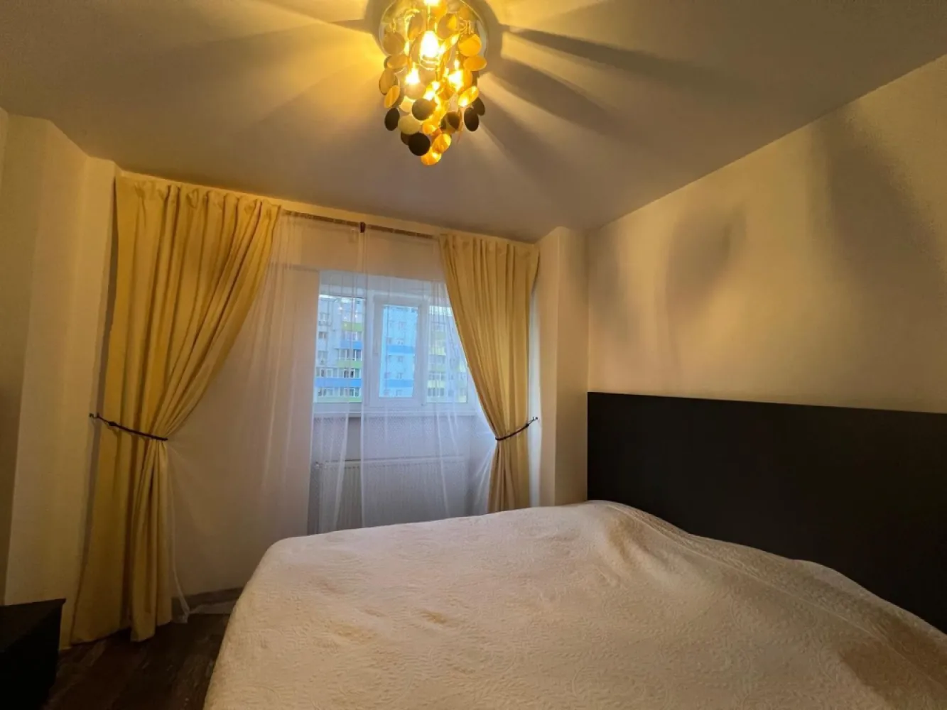 BRASADAS închiriază ap 3 cam etaj 5/8 Calea 13 Sept Marriott