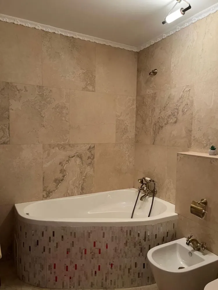 BRASADAS închiriază ap 3 cam etaj 5/8 Calea 13 Sept Marriott