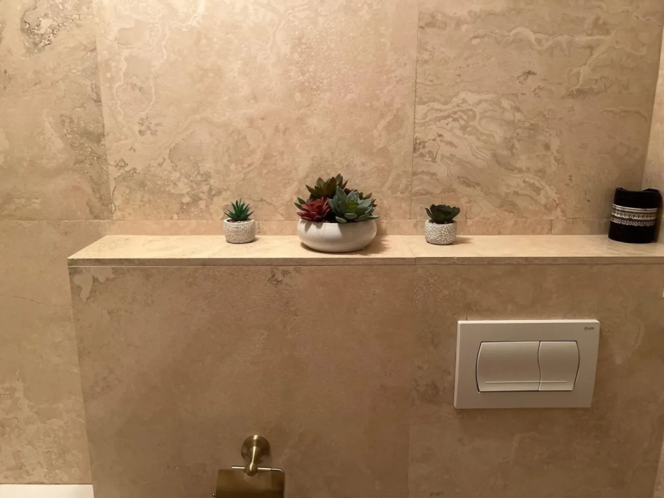 BRASADAS închiriază ap 3 cam etaj 5/8 Calea 13 Sept Marriott