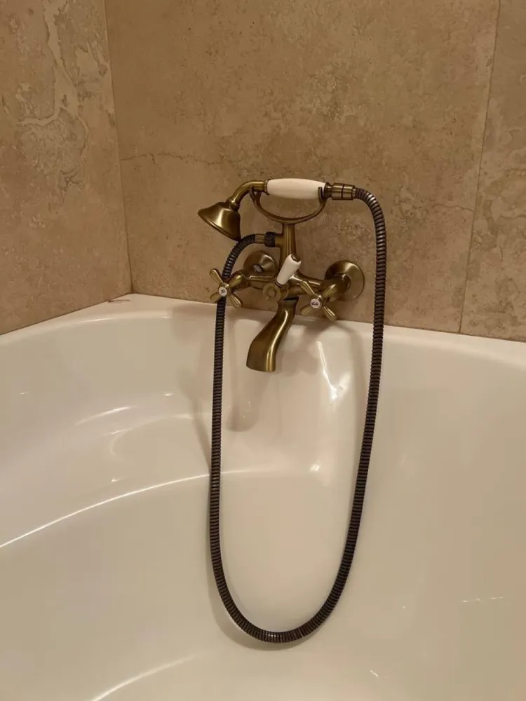 BRASADAS închiriază ap 3 cam etaj 5/8 Calea 13 Sept Marriott