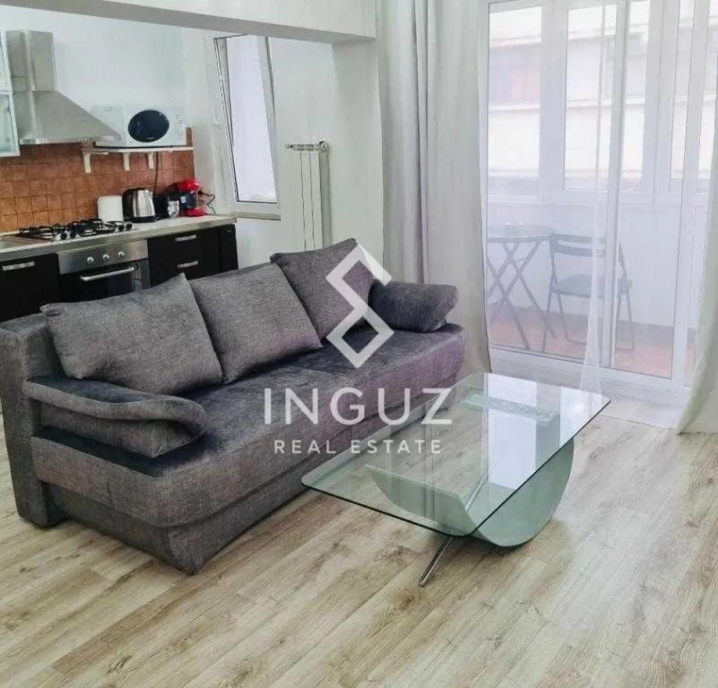 Apartament 2 camere de închiriat | Calea Victoriei | Locație premium - Apartament 2 camere de închiriat | Calea Victoriei | Locație premium Preț: 650 EUR (negociabil) Apartament exclusivist cu 2 camere, situat pe Calea Victoriei, una dintre cele mai prestigioase și centrale zone din București, ideal pentru un stil de viață urban premium. Detalii proprietate: • Suprafață utilă: 54 mp • Compartimentare semidecomandată • Etaj 6 • Construcție: înainte de 1977 Compartimentare: • Living luminos • Dormitor confortabil • Bucătărie • Baie Dotări: • Complet mobilat și utilat • Spațiu bine organizat • Potrivit pentru locuire imediată Localizare: • Calea Victoriei – zonă centrală premium • Acces rapid către restaurante, cafenele și zone de interes • Aproape de mijloace de transport în comun Informații suplimentare: • Preț negociabil • Ideal pentru persoane care caută o locație exclusivistă în centrul orașului