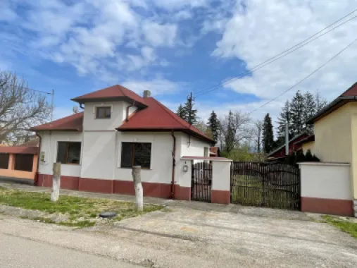 Casă de vânzare în Vașcău–natură, liniște și confort modern- 72000 Eur