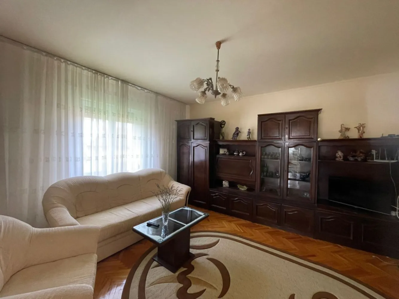 Casă de vânzare în Vașcău–natură, liniște și confort modern- 72000 Eur