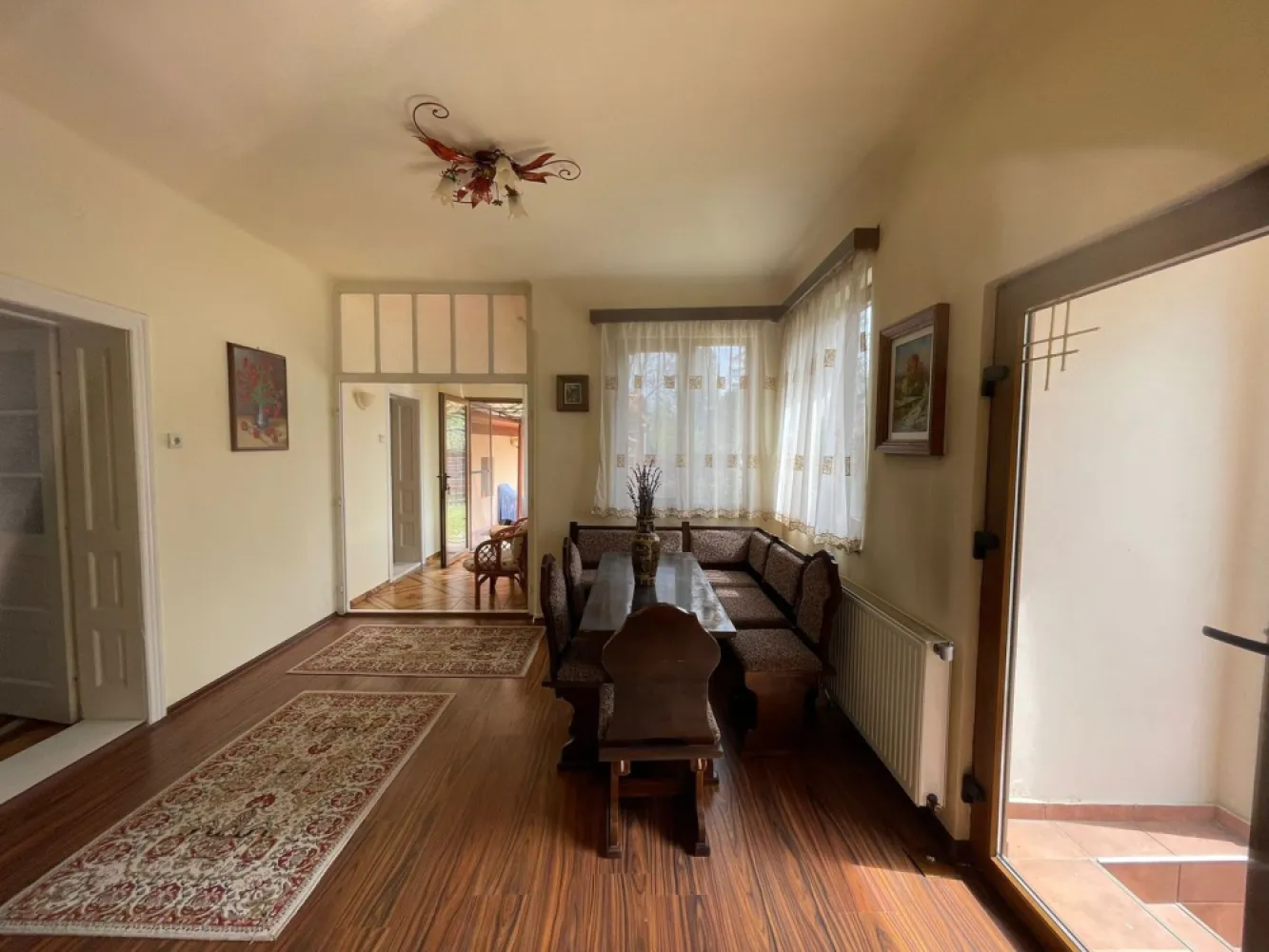 Casă de vânzare în Vașcău–natură, liniște și confort modern- 72000 Eur