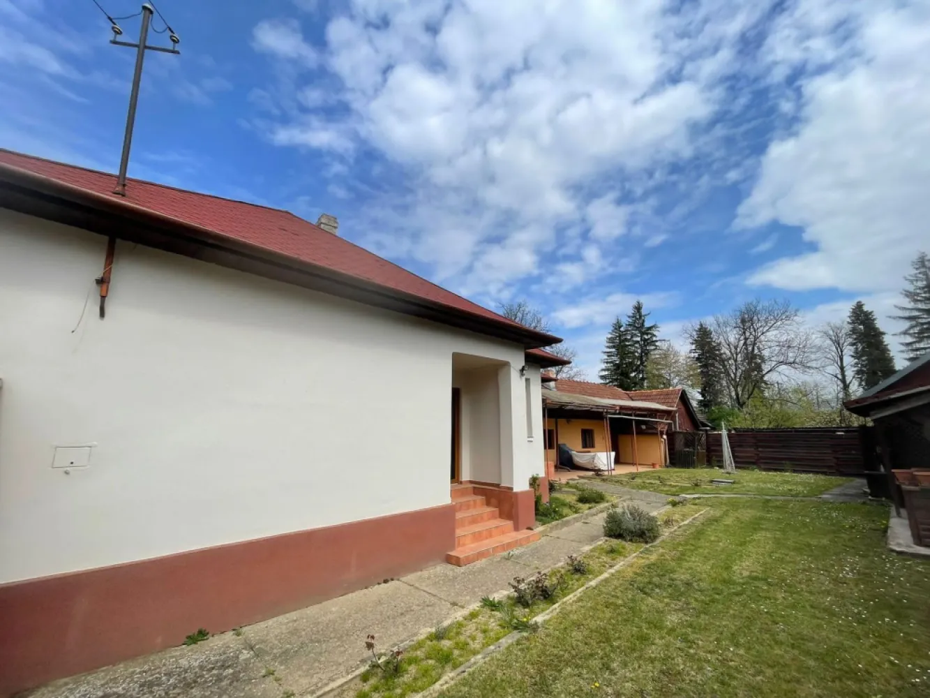 Casă de vânzare în Vașcău–natură, liniște și confort modern- 72000 Eur