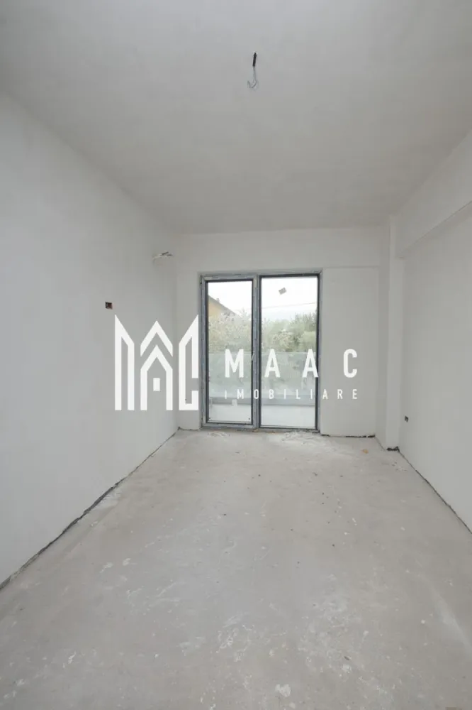 APARTAMENT 2 CAMERE| BLOC NOU-STRADA OSTROVENI| GARAJ - Apartament modern de vânzare – Bloc nou, zona Ostroveni MAAC Imobiliare vă propune spre vânzare un apartament situat într-un bloc nou din zona Ostroveni, într-o zonă liniștită, aflată în continuă dezvoltare. Locuința este compartimentată eficient și cuprinde: Living luminos Bucătărie Baie Hol Balcon închis cu sticlă, cu vedere către stradă Apartamentul beneficiază de orientare sud-estică, oferind lumină naturală pe tot parcursul zilei. Se predă „la cheie”, cu finisaje și dotări moderne incluse: Gresie și parchet Centrală proprie Încălzire în pardoseală Uși interioare Prize și întrerupătoare montate Baie complet utilată Un avantaj important îl reprezintă garajul situat la demisolul blocului, inclus în proprietate. Ideal pentru locuit sau investiție, acest apartament îmbină confortul modern cu o amplasare într-o zonă în plină dezvoltare. Pentru mai multe detalii și programarea unei vizionări, vă stăm la dispoziție! }}