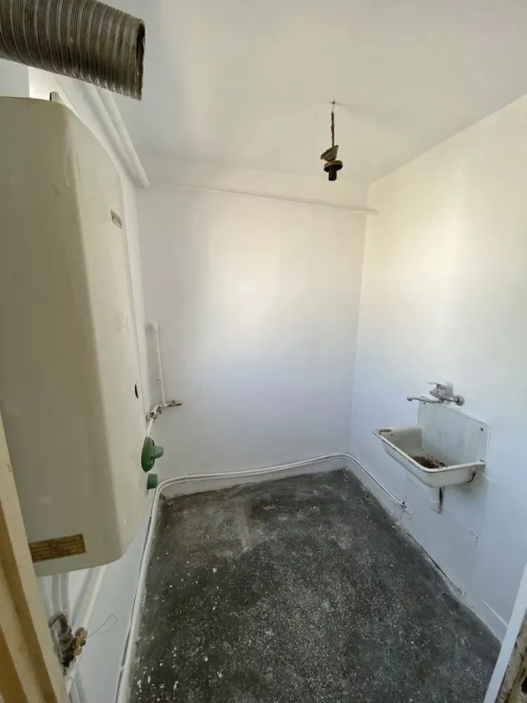 Ag EUROPA vinde ap 2 cam 33mp la etajul 4 in Solidaritatii. - Agenția EUROPA vinde apartament 2 camere in zona Solidaritatii cu suprafata utila de 33mp la etajul 4 cu usa metalica de siguranta, geamuri termopane, fara centrala termica la scara cu interfon. }}