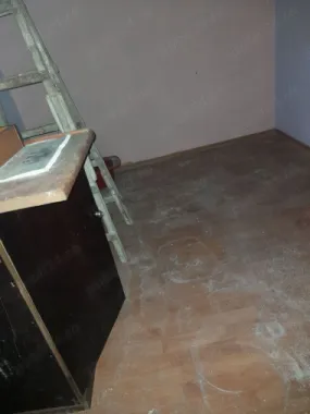 BRASADAS vinde ap 2 cam in Micro 14 la etajul 4/4.