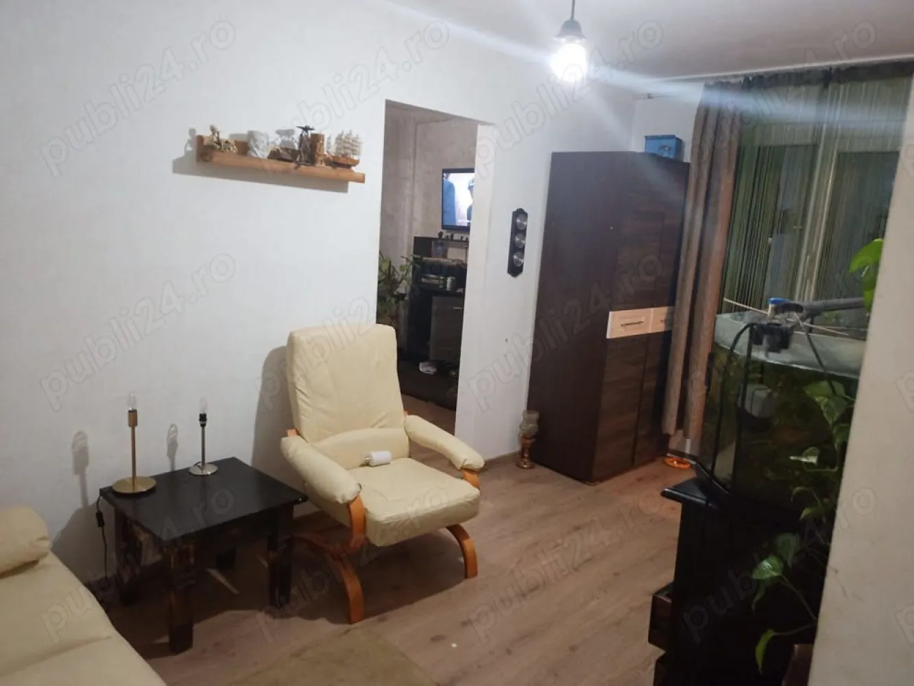 BRASADAS vinde ap w cam etaj 4/4 in Micro 14. - Agentia Imobiliara BRASADAS vinde apartament în zona liniștită, pereți izolați, încălzire cu convectoare de gaz, aer condiționat, boiler, ferestre din PVC. Infrastructură foarte convenabilă - grădiniță și parcarea chiar sub ferestre, la 100 de metri de Penny, 150 de metri de Profi și stațiile de autobuz, școli, farmacii, spital, piață alimentară în apropiere. 7 minute de mers pe jos până la mall și Kaufland. Aproape de centrul nou. Zonă verde, cu locuri de joacă pentru copii și vecini buni. }}