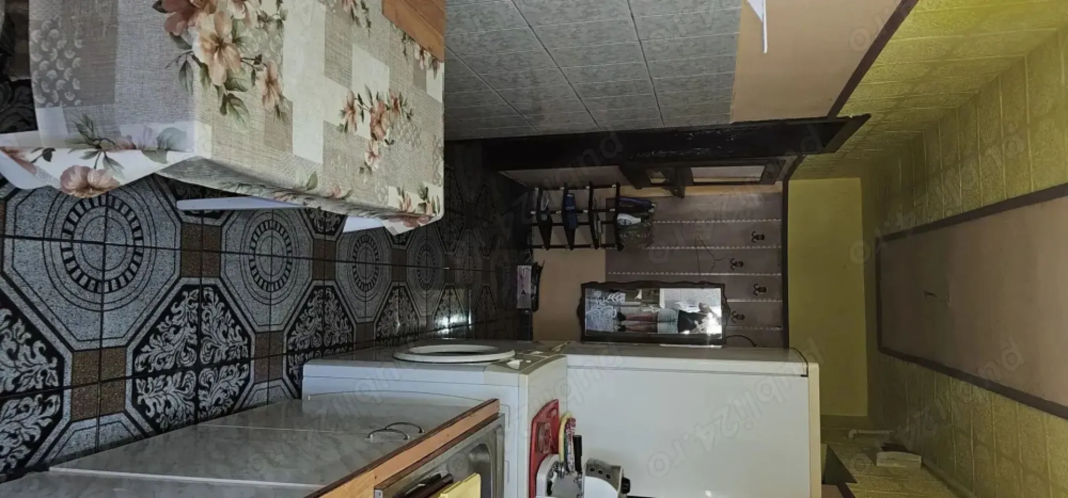 BRASADAS vinde ap 2 cam PARTER 14 Mai. - Agentia Imobiliara BRASADAS vinde apartament cu 2 camere, semidecomandat, parter inalt, geam la baie, balcon inchis. Www.brasadas.com. }}