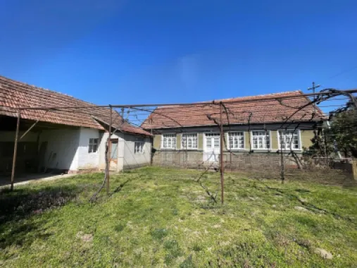 Casă tradițională la sat +teren 1.500 mp. Sat Săbolciu-49000 euro neg