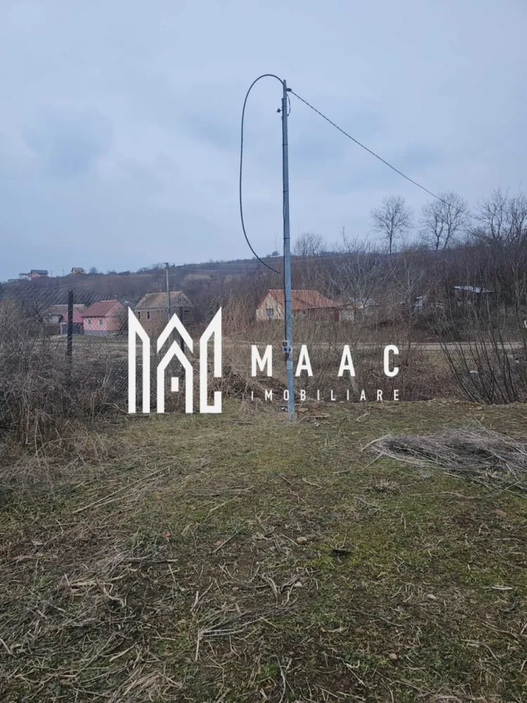 Teren de vânzare în Hamba | 1.740 mp | cu utilități și ieșire la râu
