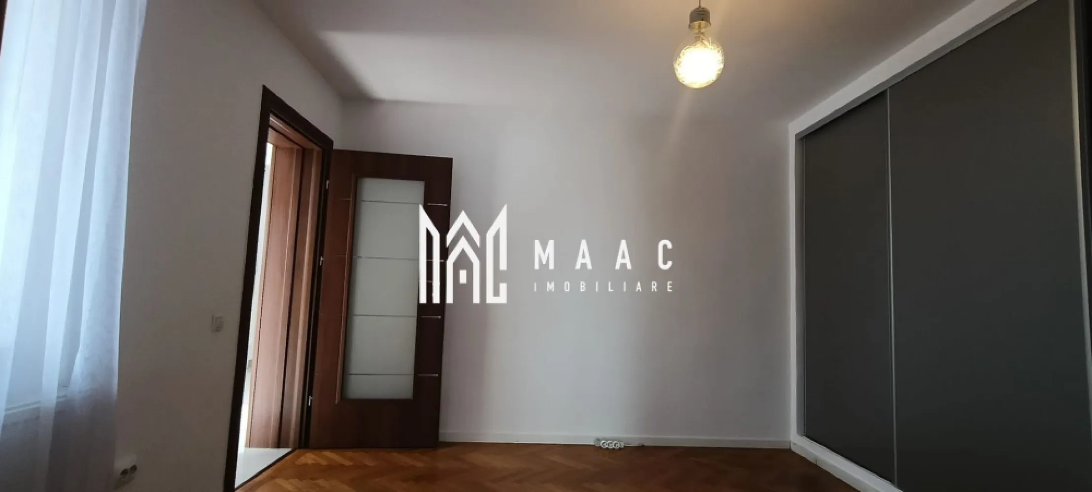 Spațiu Birouri | 100 MPU | 4 camere | Calea Turnișorului - MAAC Imobiliare vă propune spre închiriere un spațiu versatil și rafinat, ideal pentru a găzdui sediul unei firme, un cabinet de avocatură sau birouri profesionale, situat într-o zonă care îmbină accesibilitatea urbană cu liniștea necesară activității intelectuale. Proprietatea se remarcă prin dotări moderne și un ambient călduros, oferind o panoramă deosebită și o compartimentare inteligentă în 4 camere spațioase, pregătite să răspundă cerințelor unui mediu de lucru premium. Imobilul dispune de următoarele dotări și caracteristici: Sistem de supraveghere video pentru siguranța activității dumneavoastră. Șemineu funcțional, care adaugă o notă de eleganță și confort. Încălzire eficientă prin calorifere, asigurând un mediu de lucru optim. 4 camere luminoase, pretabile pentru birouri individuale sau săli de ședință. Bucătărie completă, dotată cu o cămară spațioasă pentru depozitare. 2 băi utilate modern: una prevăzută cu cadă și cealaltă cu cabină de duș. Acces la curte comună bine întreținută. Amplasată strategic, proprietatea beneficiază de deschidere la stradă. Condiții de închiriere: Se solicită 2 garanții în cuantumul unei chirii lunare. Termenul contractual este de minimum 1 an. Pentru mai multe detalii sau pentru a stabili o vizionare ,contactați-ne și specificați codul de identificare al proprietății ID: CP3038407. }}