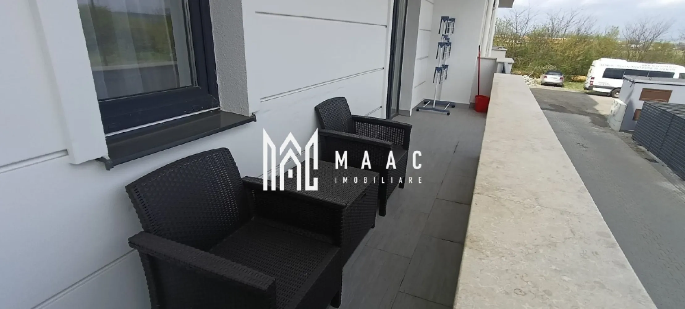 Apartament 3 camere |72MPU| 2 Băi | Balcon | Lift | Valletta Park - MAAC Imobiliare vă propune spre închiriere un apartament modern cu 3 camere, situat în ansamblul rezidențial Valletta Park din Sibiu. Proprietatea este situată la etajul 1 al unui imobil dotat cu lift și interfon video, oferind un acces facil și un nivel sporit de confort vizual și funcțional. Apartamentul este configurat pentru a asigura tot necesarul unei locuințe contemporane: Sistem de încălzire în pardoseală cu centrală proprie, pentru o eficiență termică optimă și costuri reduse. Suprafață utilă de 72 mp, complet mobilată și utilată, incluzând mașină de spălat rufe și mașină de spălat vase. Balcon generos de 16 mp care deservește întreg apartamentul, având acces direct din living și din ambele dormitoare. 2 băi complet echipate, finisate modern. 1 loc de parcare privat inclus în prețul chiriei. Tâmplărie PVC de calitate superioară pentru o izolare fonică și termică excelentă. Locația oferă acces rapid către zona comercială de vest și centrul orașului, fiind o alegere excelentă pentru cei care lucrează în zonă sau caută un standard ridicat de finisaje într-un bloc nou. Apartamentul dispune de finisaje premium și o compartimentare decomandată, fiind pregătit pentru mutare imediată. Condiții de închiriere: Se solicită 2 garanții în cuantumul unei chirii lunare. Termenul contractual este de minimum 1 an. Nu se acceptă animale de companie Pentru mai multe detalii sau pentru a stabili o vizionare, contactați-ne și specificați codul de identificare al proprietății ID: CP3038572. }}