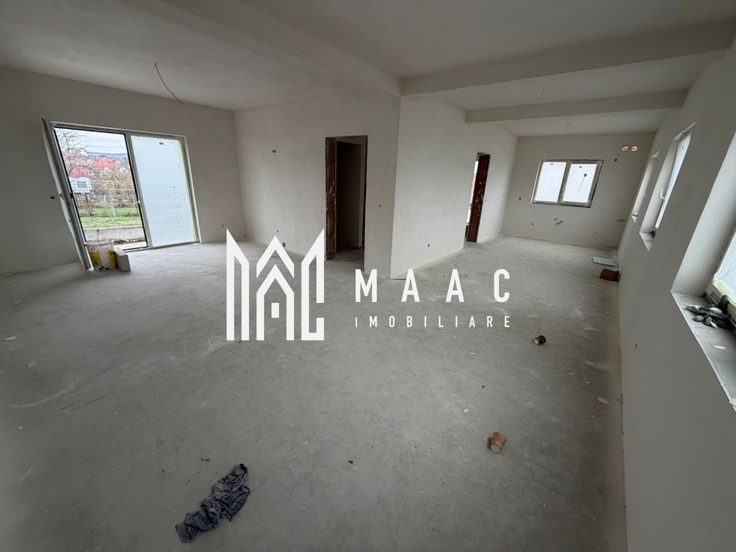 Casă Tip Duplex | 4 Camere | 2 Balcoane | Terasă | Șura Mică