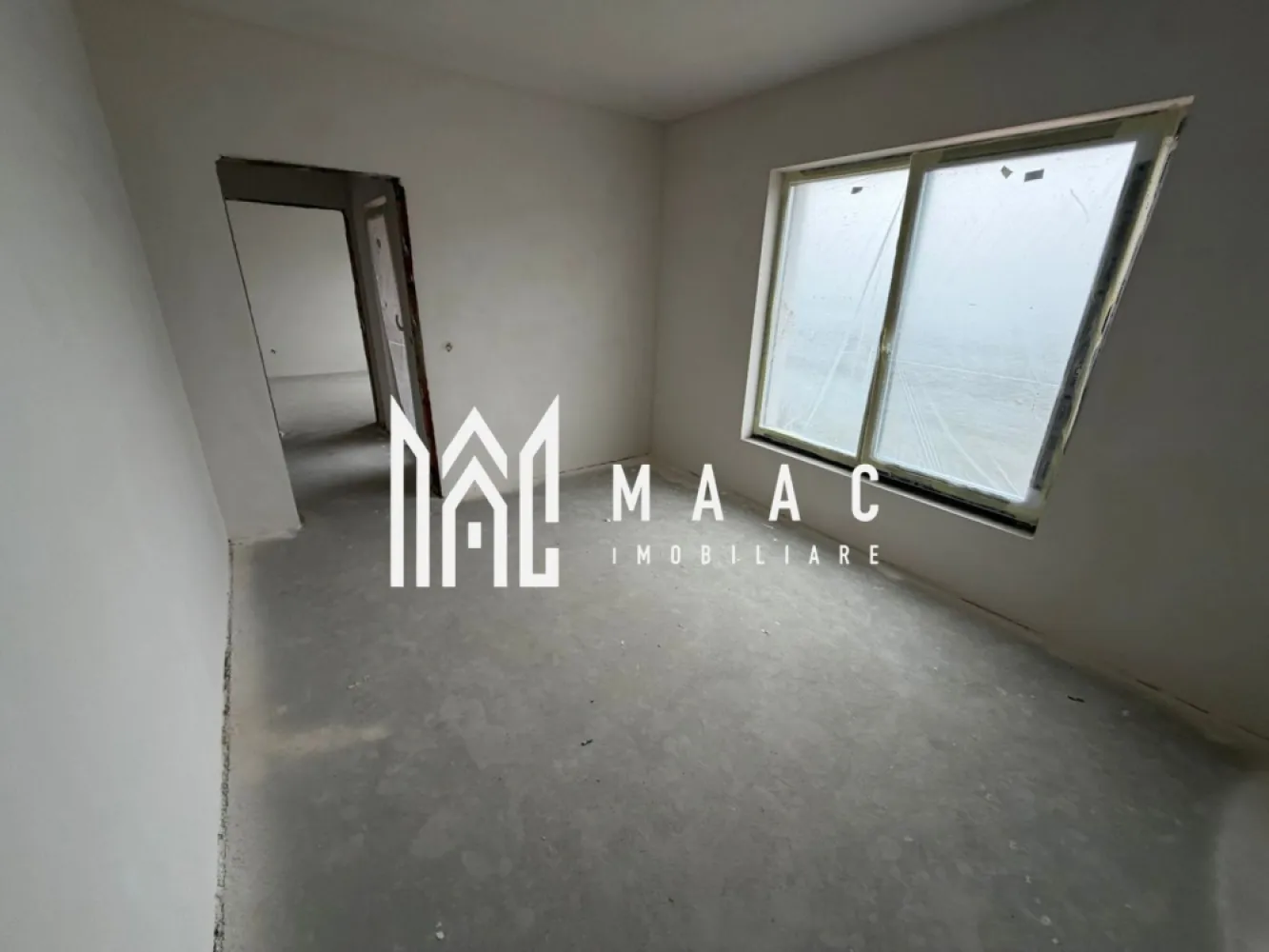 Casă Tip Duplex | 4 Camere | 2 Balcoane | Terasă | Șura Mică - Maac Imobiliare prezintă spre vânzare o vilă tip duplex, situată într-o zonă liniștită din Șura Mică, cu acces facil către Sibiu și în imediata apropiere a punctelor de interes. Caracteristici generale: Regim de înălțime: P+E+Pod Suprafață utilă: 120 mp Suprafață construită: 150 mp Amprentă la sol: 70 mp Suprafață teren: 120 mp Suprafață curte liberă: 120 mp An construcție: 2024 Stadiu: Finalizată, predare la alb Compartimentare: Parter: Living spațios, bucătărie închisă, baie, terasă generoasă Etaj: 3 dormitoare, baie, 2 balcoane Pod: Disponibil pe toată suprafața casei Dotări și beneficii: Încălzire prin pardoseală la parter și calorifere la etaj Centrală termică pe gaz Geamuri termopan de înaltă calitate Perete dublu, izolat între case Acoperiș din țiglă Loc de parcare inclus în preț Curte cu acces auto Pentru mai multe detalii precizati telefonic ca ati vazut anuntul ID: CP3041497 }}