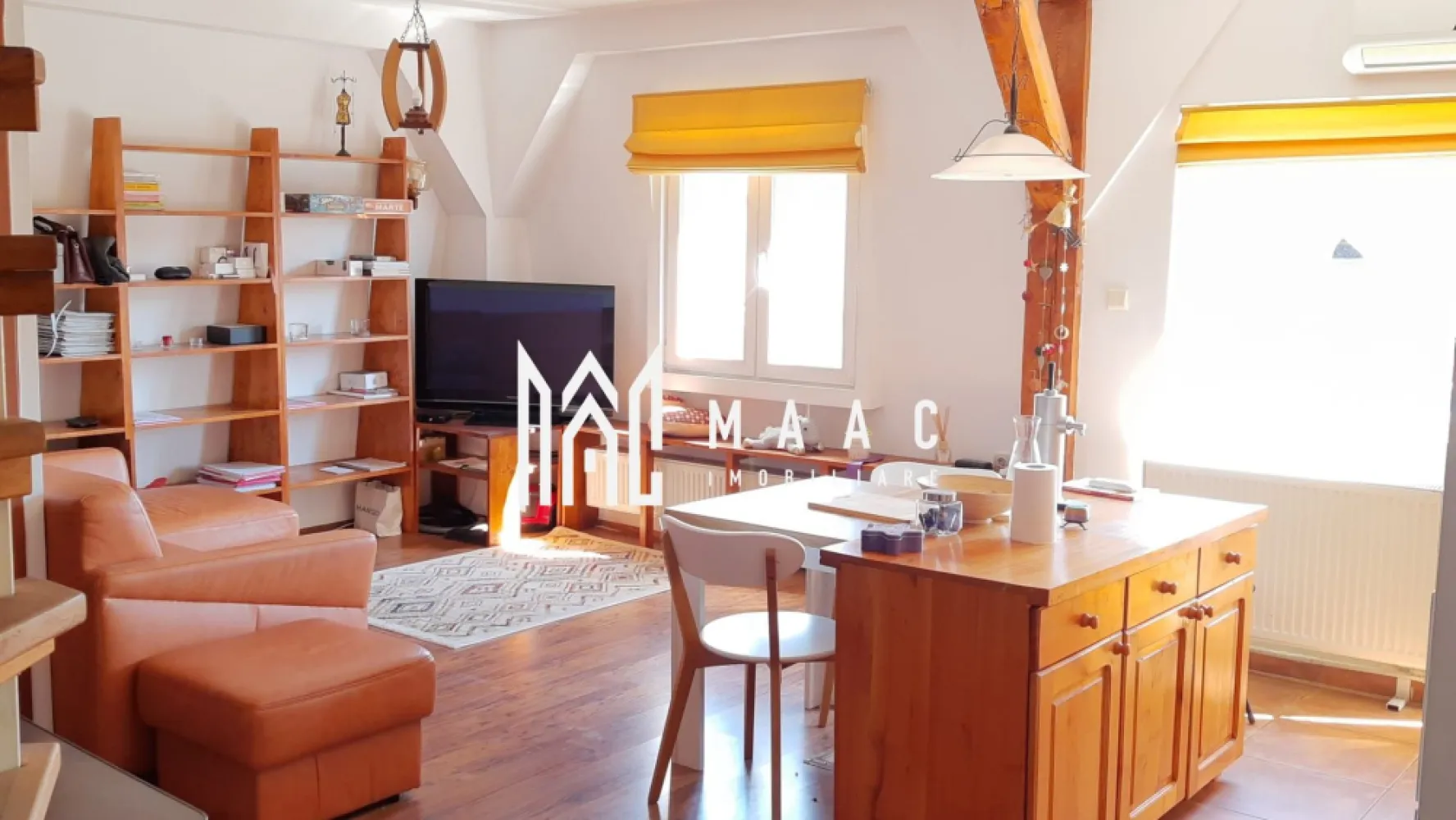 Apartament 2 camere I 59 MPU I Terezian, Sibiu - MAAC Imobiliare va propune spre vanzare un apartament modern cu 2 camere, situat în cartierul Terezian, cu o suprafață utilă de 59 mp, ideal atât pentru locuit, cât și pentru investiție. Compartimentarea este una practică, cu o delimitare clară între zona de zi și zona de noapte. Apartamentul este dispus pe două niveluri și cuprinde: Nivel 1: living spațios, bucătărie, baie și balcon cu priveliște Nivel 2: dormitor confortabil Mențiune importantă: ambele niveluri sunt intabulate (atât partea de jos, cât și partea de sus), ceea ce permite achiziționarea imobilului inclusiv prin credit ipotecar. Dotări și beneficii: curent electric, apă, canalizare sistem de încălzire prin centrală proprie și calorifere izolații exterioare ferestre moderne pardoseli și pereți finisați ușă de intrare metalică uși interioare celulare Apartamentul se vinde complet mobilat, aspect ce reprezintă un avantaj major pentru viitorul proprietar, fie că dorește să se mute imediat, fie să îl închirieze. În prezent, imobilul este închiriat și se poate achiziționa cu chiriași, fiind o oportunitate excelentă pentru investiție. Imobilul este de tip bloc, construit pe structură de cărămidă, cu eficiență energetică ridicată. Apartamentul este situat la etajul 5 din 5. Zona oferă acces facil către: mijloace de transport în comun magazine și supermarketuri farmacie școală și grădiniță spații verzi Parcarea se realizează pe locuri publice, în funcție de disponibilitate. Prin poziționare, suprafață și dotări, acest apartament reprezintă o alegere excelentă atât pentru locuire, cât și pentru investiție, fiind situat într-o zonă căutată din Sibiu, cu acces rapid către punctele de interes ale orașului. O locuință pregătită să devină “acasă” sau o investiție sigură, ușor de valorificat! Pentru detalii și programarea unei vizionări, vă rugăm să ne contactați specificand ID:CP3041389