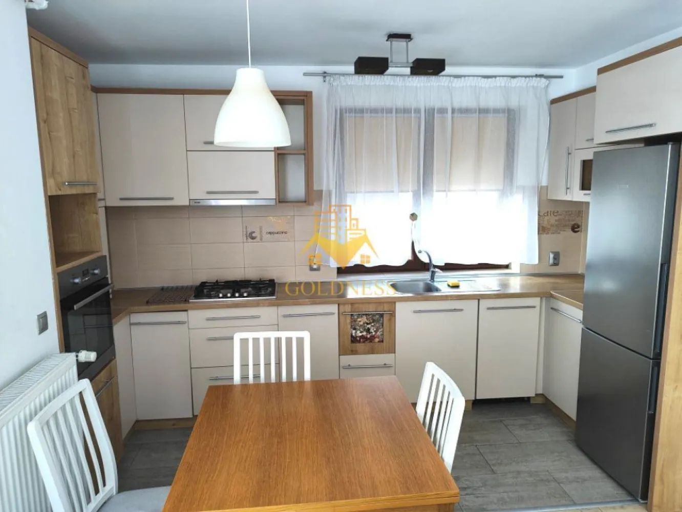 3 camere, modern, 2 niveluri, parcare, Pet Friendly, Kaufland, Marasti - GOLDNESS Imobiliare vă propune spre închiriere un apartament cu 3 camere complet mobilat și utilat, la etajul 2 + mansarda, într-un imobil regim P+2+M, în Cartierul Marasti. Dispune de loc de parcare si curte interioara! Se află în apropierea stațiilor de transport în comun, magazine, restaurante, spații verzi, farmacii, etc. Apartamentul este compartimentat astfel: - 2 dormitoare cu pat matrimonial, dressing, noptiere - living cu bucatarie open space complet utilată și mobilată, canapea extensibilă, loc de servit masa. - 2 bai, una cu cabina de dus, calorifer port prosop și dulap pentru depozitare. - terasa de 10 mp. Imobilul este dotat cu toate cele necesare- centrală proprie, frigider, aragaz, hotă, mașină de spălat haine, masina de spalat vase, AC, etc. Dacă sunteți interesați de acest apartament și doriți să îl vizionați, dar și pentru alte oferte nu ezitați să ne contactați telefonic sau prin e-mail. Vă stăm la dispoziție! Pentru intermediere se percepe un comision de 50% din prețul chiriei! }}