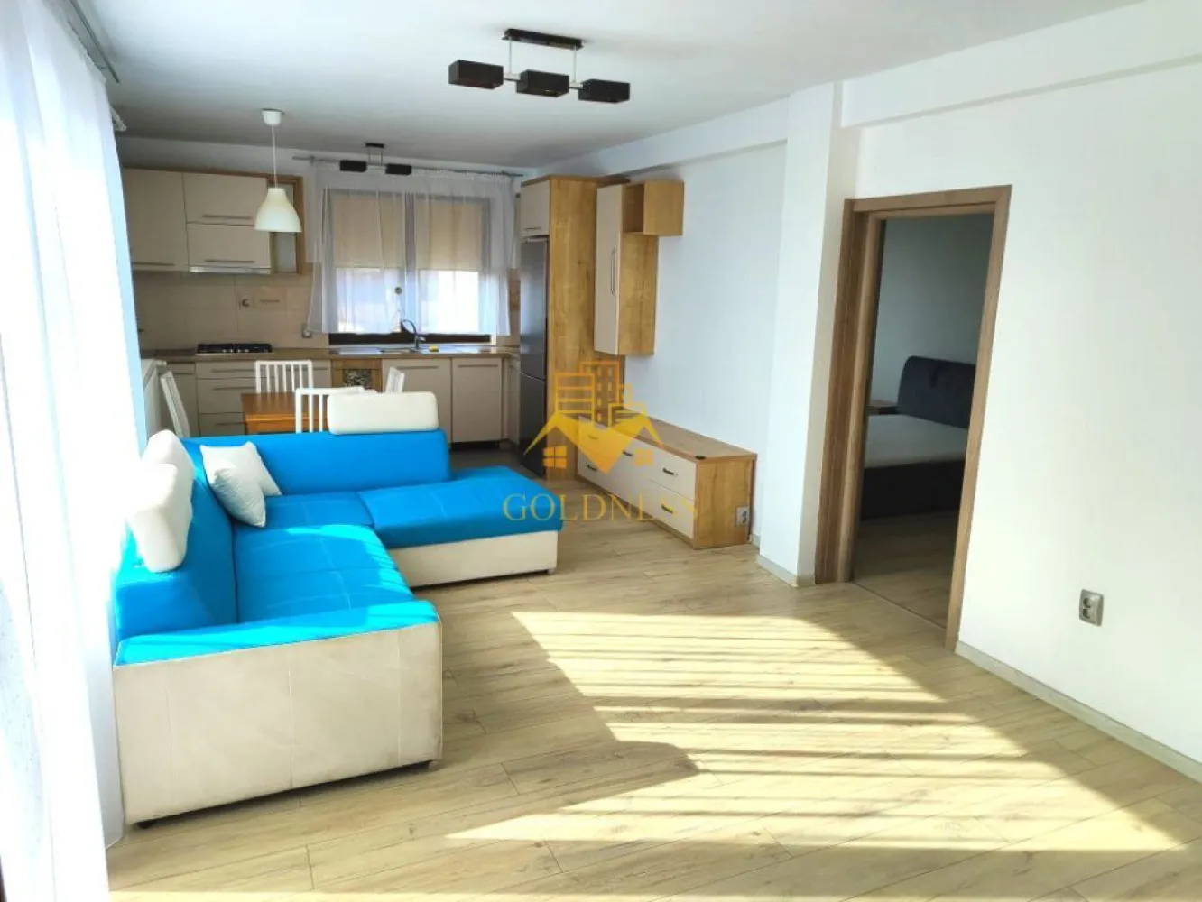 3 camere, modern, 2 niveluri, parcare, Pet Friendly, Kaufland, Marasti - GOLDNESS Imobiliare vă propune spre închiriere un apartament cu 3 camere complet mobilat și utilat, la etajul 2 + mansarda, într-un imobil regim P+2+M, în Cartierul Marasti. Dispune de loc de parcare si curte interioara! Se află în apropierea stațiilor de transport în comun, magazine, restaurante, spații verzi, farmacii, etc. Apartamentul este compartimentat astfel: - 2 dormitoare cu pat matrimonial, dressing, noptiere - living cu bucatarie open space complet utilată și mobilată, canapea extensibilă, loc de servit masa. - 2 bai, una cu cabina de dus, calorifer port prosop și dulap pentru depozitare. - terasa de 10 mp. Imobilul este dotat cu toate cele necesare- centrală proprie, frigider, aragaz, hotă, mașină de spălat haine, masina de spalat vase, AC, etc. Dacă sunteți interesați de acest apartament și doriți să îl vizionați, dar și pentru alte oferte nu ezitați să ne contactați telefonic sau prin e-mail. Vă stăm la dispoziție! Pentru intermediere se percepe un comision de 50% din prețul chiriei! }}