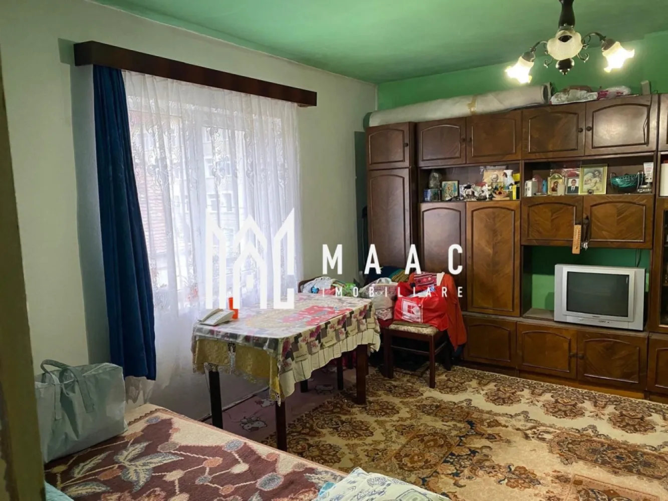 Apartament 1 Camera I Etaj 1 I Pivniță I Central - MAAC Imobiliare vă propune spre vânzare o proprietate practică și bine poziționată, ideală pentru locuit sau investiție, situată într-o zonă centrală a orașului Sibiu. Caracteristici principale • spațiu bine compartimentat și eficient organizat • cameră generoasă și luminoasă • bucătărie separată • situată într-un imobil cu doar 8 apartamente Compartimentare și suprafețe • cameră: 22 mp • bucătărie: 6,5 mp Avantaje • pod • pivniță • teren aferent de 118 mp Localizare și avantaje • zonă centrală, liniștită și bine cotată • acces rapid către magazine, școli și puncte de interes • mijloace de transport în apropiere Potențial • ideală pentru locuit • potrivită pentru investiție (închiriere) • costuri reduse de întreținere Pentru mai multe detalii sau pentru programarea unei vizionări, vă rugăm să ne contactați și să menționați ID-ul proprietății: CP3042385. }}