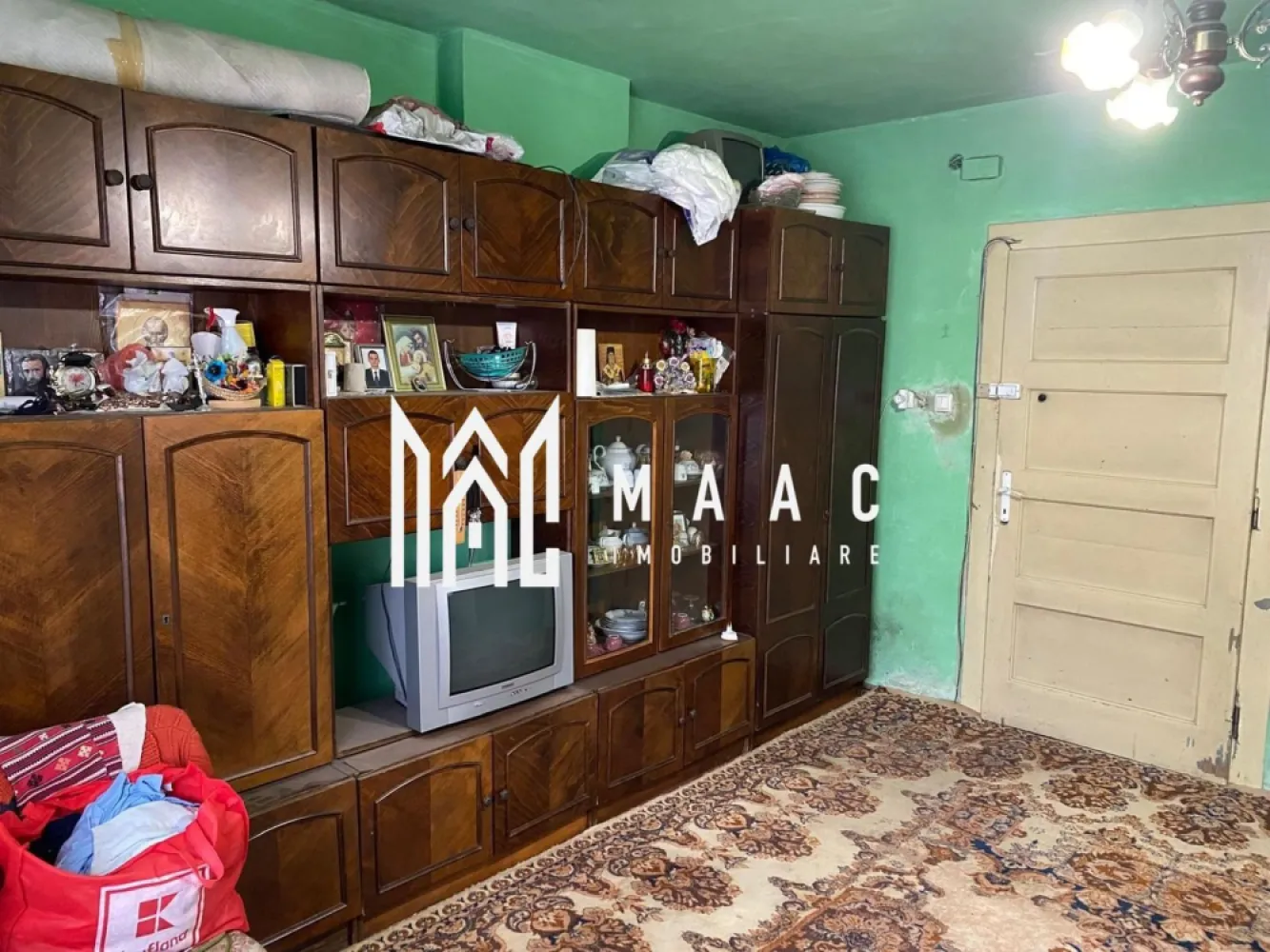 Apartament 1 Camera I Etaj 1 I Pivniță I Central - MAAC Imobiliare vă propune spre vânzare o proprietate practică și bine poziționată, ideală pentru locuit sau investiție, situată într-o zonă centrală a orașului Sibiu. Caracteristici principale • spațiu bine compartimentat și eficient organizat • cameră generoasă și luminoasă • bucătărie separată • situată într-un imobil cu doar 8 apartamente Compartimentare și suprafețe • cameră: 22 mp • bucătărie: 6,5 mp Avantaje • pod • pivniță • teren aferent de 118 mp Localizare și avantaje • zonă centrală, liniștită și bine cotată • acces rapid către magazine, școli și puncte de interes • mijloace de transport în apropiere Potențial • ideală pentru locuit • potrivită pentru investiție (închiriere) • costuri reduse de întreținere Pentru mai multe detalii sau pentru programarea unei vizionări, vă rugăm să ne contactați și să menționați ID-ul proprietății: CP3042385. }}