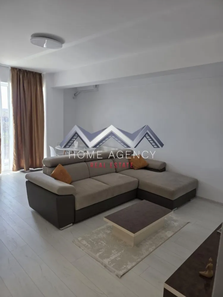 Apartament 2 camere Otopeni | prima închiriere | include parcare - Dacă îți dorești un apartament modern, luminos și aflat la prima închiriere, această proprietate poate fi alegerea ideală pentru tine! Acest apartament cu 2 camere este situat într-o zonă liniștită și accesibilă din Otopeni, cu legături rapide către București și principalele puncte de interes din zonă. Poziționat la etajul 1 din 3, locuința oferă un echilibru excelent între confort și funcționalitate. Zona de zi este organizată sub forma unui open-space cu bucătăria și locul de luat masa, creând un spațiu aerisit și bine luminat natural, cu acces spre balcon. Dormitorul este luminos și confortabil, ideal pentru odihnă, iar baia modernă, dotată cu duș walk-in, completează funcționalitatea locuinței. De asemenea, proprietatea beneficiază de loc de parcare dedicat. 📞 Programează o vizionare și descoperă dacă acest apartament este potrivit pentru tine!