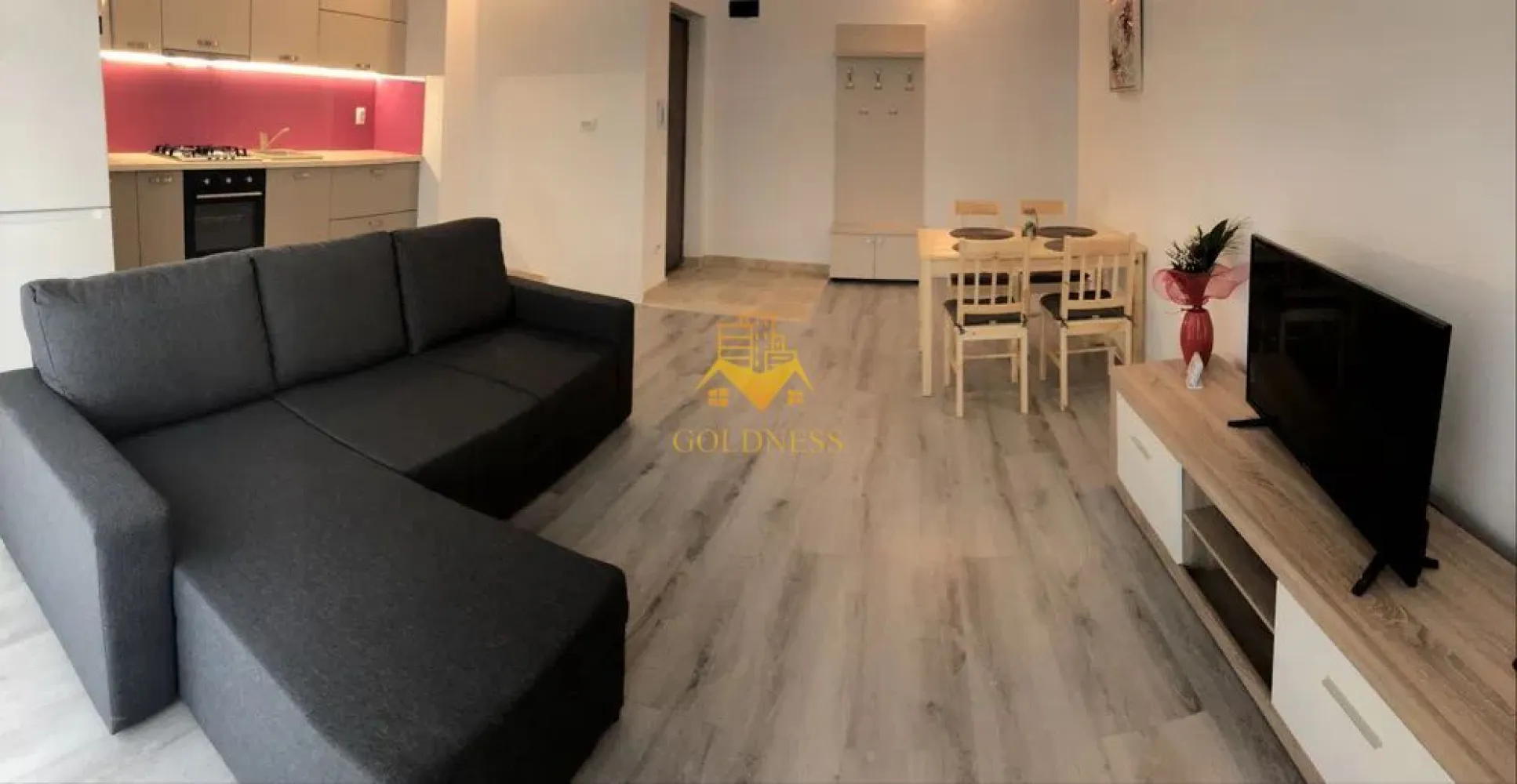 2 camere open space, Modern, Parcare, Zorilor, Zona Golden Tulip - GOLDNESS Imobiliare vă propune spre închiriere un apartament cu  2 camere complet mobilat și utilat, la etajul 3, în Cartierul Zorilor. Deține loc de parcare subteran. Se află în apropierea stațiilor de transport în comun, magazine, restaurante, spații verzi, farmacii, etc.   Apartamentul este compartimentat astfel:  - dormitor cu pat matrimonial, dressing, noptiere  - living cu bucatarie open space complet utilată și mobilată, canapea extensibilă, loc de servit masa   - baie cu cabină de duș, calorifer port prosop și dulap pentru depozitare.  - două balcoane. Imobilul este dotat cu toate cele necesare- centrală proprie, frigider, aragaz, hotă, mașină de spălat haine,   etc.  Dacă sunteți interesați de acest apartament și doriți să îl vizionați, dar și pentru alte oferte nu ezitați să ne contactați telefonic sau prin e-mail. Vă stăm la dispoziție! Pentru intermediere se percepe un comision de 50% din prețul chiriei!