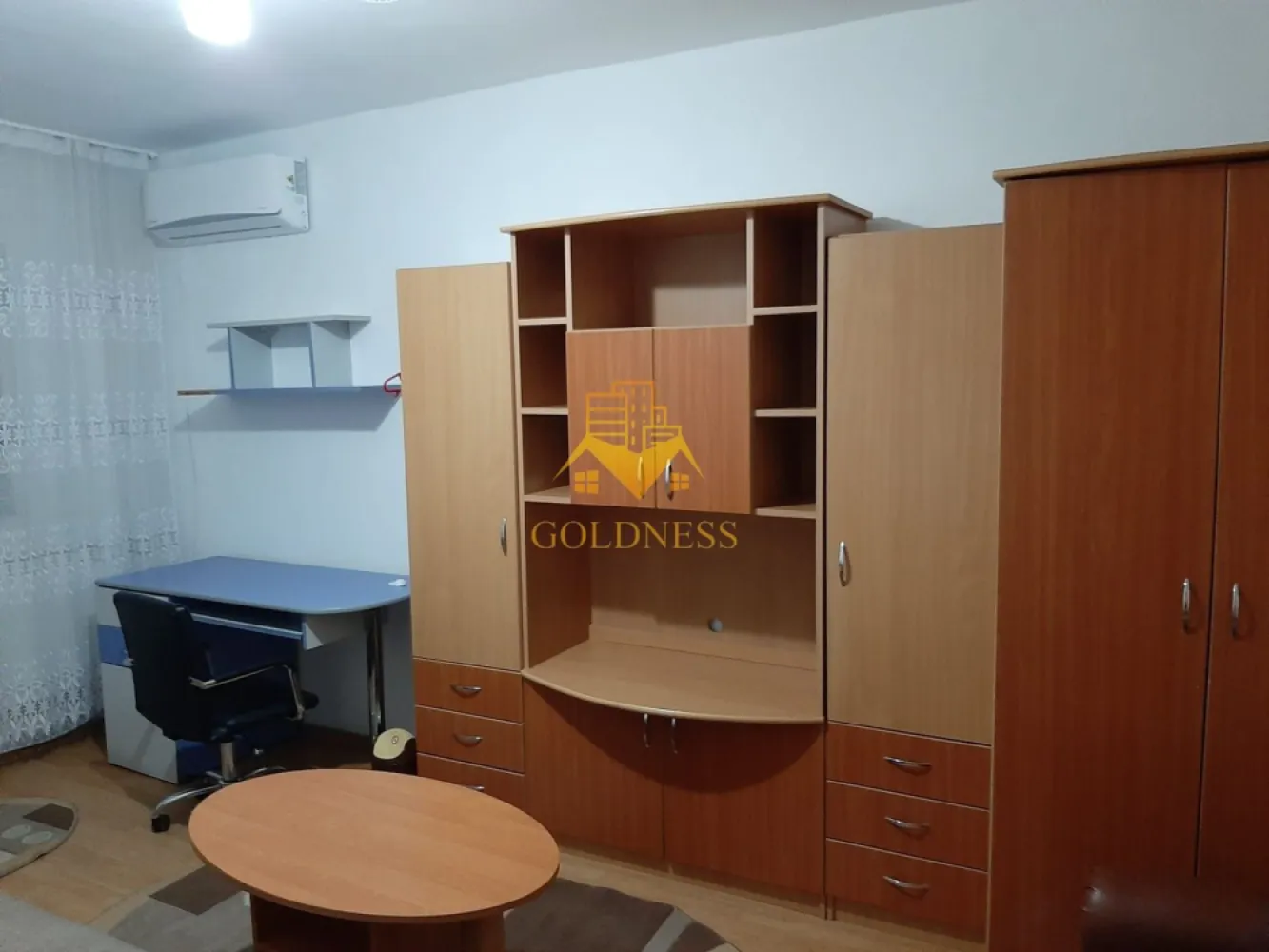 1 camera, Cartierul Marasti, Centrala proprie, AC, Kaufland, Mega - GOLDNESS Imobiliare vă propune spre închiriere un apartament cu 1 camere complet mobilat și utilat, la etajul 1 într-un imobil de 4 etaje, în Cartierul Marasti. Posibilitate de parcare în zona la liber. Se află în apropierea stațiilor de transport în comun, magazine, restaurante, spații verzi, farmacii, etc. Apartamentul este compartimentat astfel: - camera cu canapea extensibila - bucătărie complet utilată și mobilată - baie cu cada, calorifer port prosop și dulap pentru depozitare. - balcon deschis 3mp. -A.C Imobilul este dotat cu toate cele necesare- centrală proprie, frigider, aragaz, mașină de spălat haine, etc. Dacă sunteți interesați de acest apartament și doriți să îl vizionați, dar și pentru alte oferte nu ezitați să ne contactați telefonic sau prin e-mail. Vă stăm la dispoziție! Pentru intermediere se percepe un comision de 50% din prețul chiriei! }}