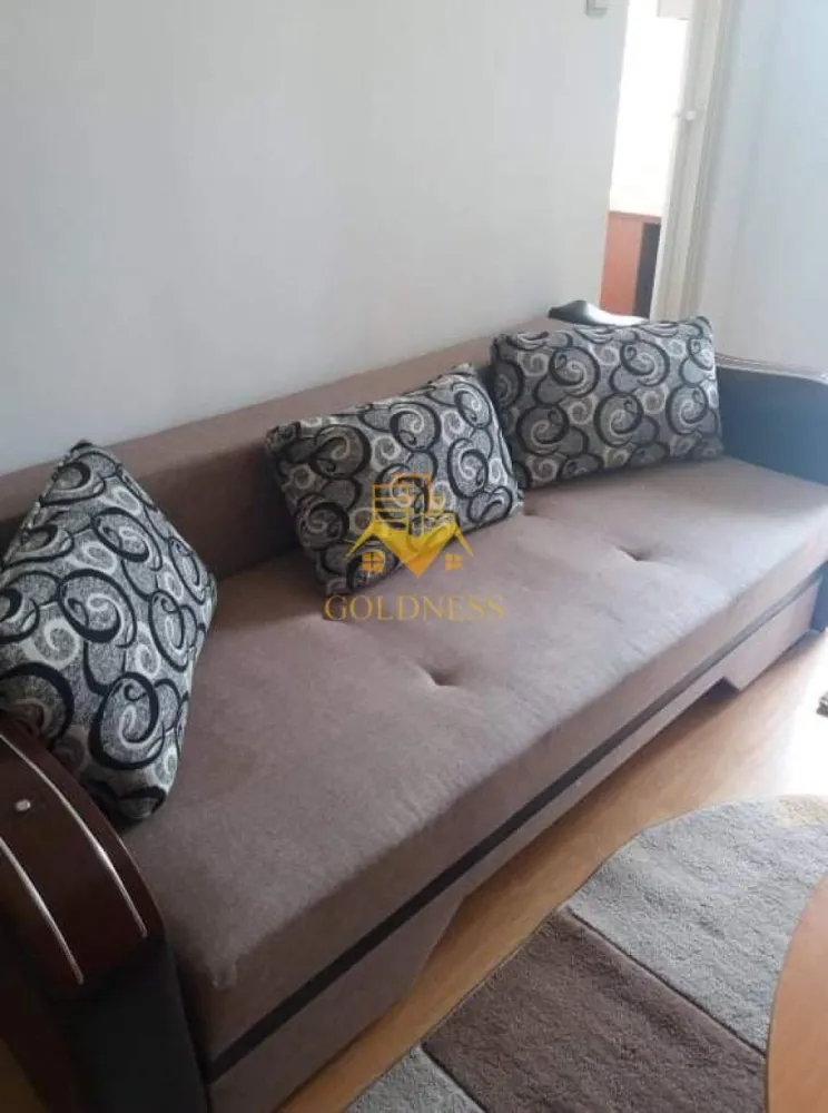 1 camera, Cartierul Marasti, Centrala proprie, AC, Kaufland, Mega - GOLDNESS Imobiliare vă propune spre închiriere un apartament cu 1 camere complet mobilat și utilat, la etajul 1 într-un imobil de 4 etaje, în Cartierul Marasti. Posibilitate de parcare în zona la liber. Se află în apropierea stațiilor de transport în comun, magazine, restaurante, spații verzi, farmacii, etc. Apartamentul este compartimentat astfel: - camera cu canapea extensibila - bucătărie complet utilată și mobilată - baie cu cada, calorifer port prosop și dulap pentru depozitare. - balcon deschis 3mp. -A.C Imobilul este dotat cu toate cele necesare- centrală proprie, frigider, aragaz, mașină de spălat haine, etc. Dacă sunteți interesați de acest apartament și doriți să îl vizionați, dar și pentru alte oferte nu ezitați să ne contactați telefonic sau prin e-mail. Vă stăm la dispoziție! Pentru intermediere se percepe un comision de 50% din prețul chiriei! }}