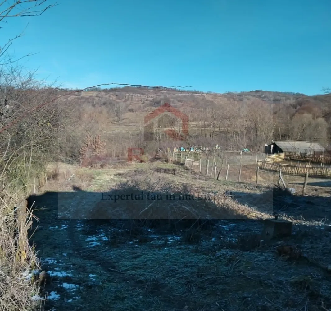 Teren de vânzare intravilan-extravilan comuna Tigveni jud.Arges - Cauți liniște, aer curat și un loc perfect pentru casa ta de vis sau o investiție inspirată? Acest teren de 1.683 mp situat în Tigveni, județul Argeș îți oferă exact asta! ✅ Deschidere generoasă la drum asfaltat (~16 ml) ✅ Utilități la doar câțiva metri. ✅ Teren împrejmuit ✅ Construcție existentă (demolabilă) – ideal pentru a începe rapid un nou proiect ✅ Zonă liniștită, cu vedere panoramică ✅ Acces facil și iluminat stradal 📍 Locație excelentă pentru locuință permanentă, casă de vacanță sau investiție. 💰 Preț atractiv: 20.000 € (negociabil) 📅 Disponibil imediat! Dacă îți dorești un loc unde natura se îmbină perfect cu accesibilitatea, acesta poate fi începutul unui nou capitol pentru tine. Scrie-ne în privat pentru detalii și programarea unei vizionări! }}