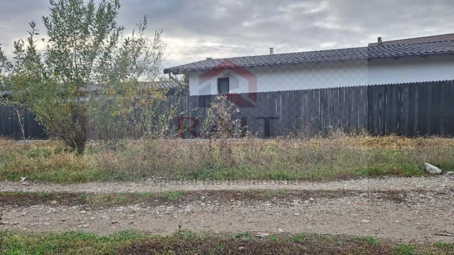 Teren Intravilan Curtea de Arges - ​🌳 OPORTUNITATE UNICĂ ÎN CURTEA DE ARGEȘ! Vă prezentăm un teren de vânzare perfect pentru proiectul dumneavoastră. ​Situat într-o zonă liniștită și cu acces rapid, acest teren de 760 mp este ideal pentru o reședință permanentă sau pentru o investiție. ​Avantaje Cheie: ​Localizare: Aproape de autostradă. ​Utilități: Curent/Apă/Gaz la limită. ​Acces: Drum asfaltat/pietruit. ​Preț: Prețul de listare (Negociabil). ​Nu rata șansa de a deține o bucată de natură în inima Argeșului! ​📞 Sună acum la nr tel 0741 464 950 sau explorează anunțul complet: ​ ​#ImobiliareArges #TerenDeVanzare #CurteaDeArgesImobiliare #Dezvoltare #TerenIntravilan }}