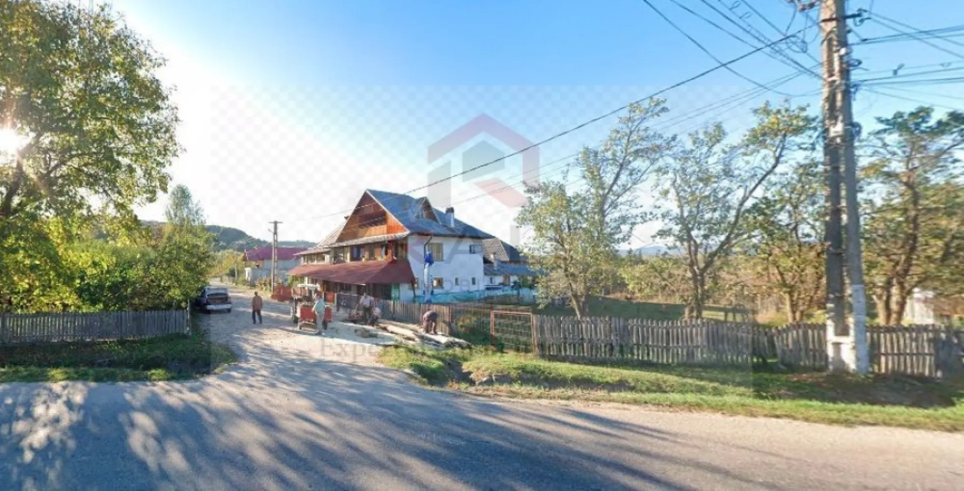 Teren intravilan-extravilan Valsanesti Arges - Se vinde teren cu o suprafață de 3.000 de metri pătrați, care este parțial intravilan și parțial extravilan. Terenul este împrejmuit și se află în satul Vâlsănești din comuna Mușătești, la o distanță de aproximativ 100 de metri de râul Vâlsan și la 14 km de municipiul Curtea de Argeș. Terenul este identificat cu număr cadastral, ceea ce facilitează tranzacția. Zona este descrisă ca fiind una liniștită, la poalele pădurii, ideală atât pentru construcții rezidențiale, cât și pentru activități agricole. Posibilitate de extindere cu încă 1400 mp. }}