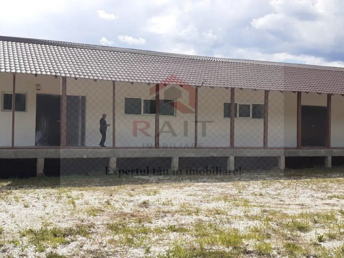 Hala de Inchiriat Godeni Arges - Hala de productie cu incalzire centrala pe peleti, rampa, alarma, camere video, baie, dus, acces tir, si posibilitate de extindere a terenului cu cca 3000 mp. Spatiul este pretabil pentru Productie/servicii,Depozitare,Logistica. Pretul este usor negociabil. Spatiul : Hala Productie Se adauga consturi cu Utilitati/Mentenanta. }}