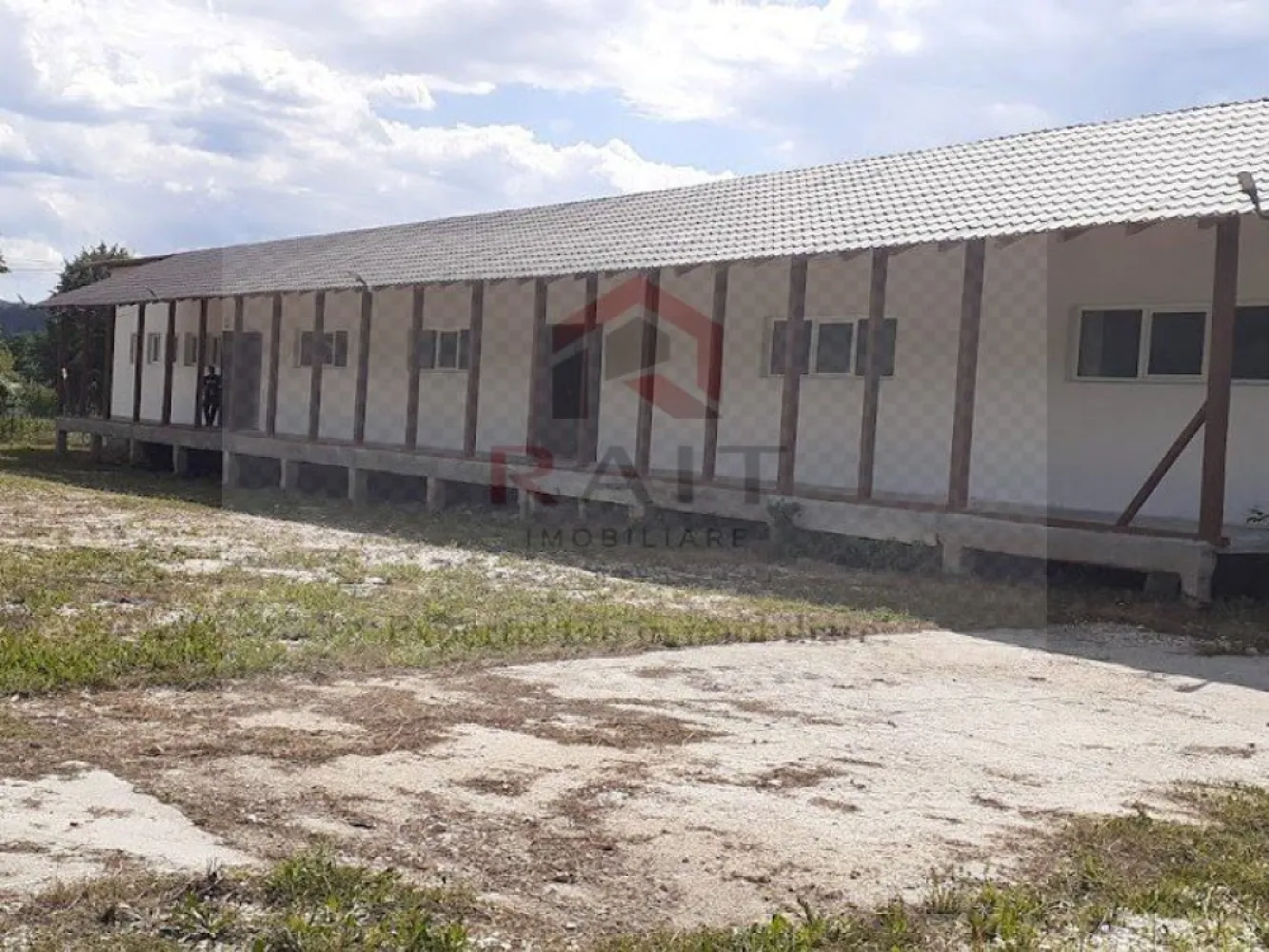 Hala de Inchiriat Godeni Arges - Hala de productie cu incalzire centrala pe peleti, rampa, alarma, camere video, baie, dus, acces tir, si posibilitate de extindere a terenului cu cca 3000 mp. Spatiul este pretabil pentru Productie/servicii,Depozitare,Logistica. Pretul este usor negociabil. Spatiul : Hala Productie Se adauga consturi cu Utilitati/Mentenanta. }}