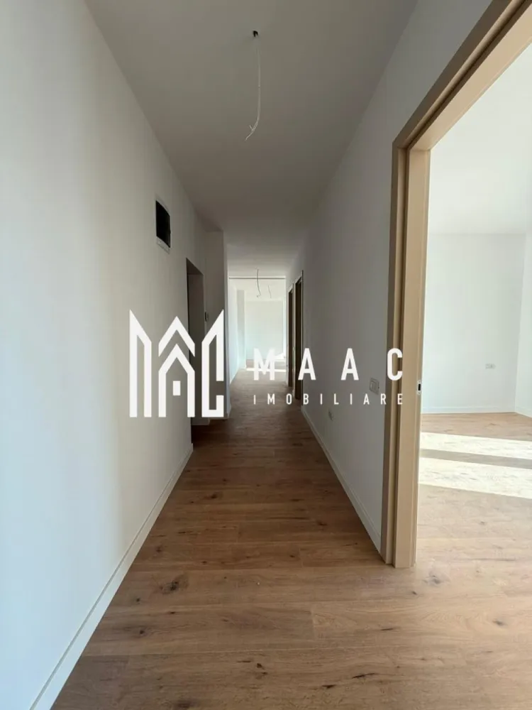 Apartament | Penthouse | 3 camere | Central - PENTHOUSE EXCLUSIV – 3 CAMERE, TERASĂ PANORAMICĂ, ZONA CENTRALĂ – MAAC IMOBILIARE MAAC Imobiliare vă propune spre vânzare un apartament tip penthouse elegant și modern, situat în zona centrală a orașului, care îmbină perfect confortul, rafinamentul și priveliștea spectaculoasă. Caracteristici principale: * Living generos cu bucătărie open-space, modern amenajat, cu ieșire directă pe terasa panoramică * 2 dormitoare luminoase, fiecare având acces propriu către terasă * 2 băi complet utilate, cu finisaje moderne * Terasă impresionantă, ideală pentru relaxare, seri în aer liber sau momente petrecute alături de familie și prieteni * Loc de parcare subteran inclus în preț * Finisaje premium, atenție la detalii și materiale de calitate superioară * Se predă la cheie, exact ca în fotografii Avantaje și locație: * Poziționare excelentă, în zona centrală * În apropiere de Baza sportivă și Parcul Zavoi * Acces facil către magazine, restaurante, școli și mijloace de transport Alte detalii: Se acceptă schimburi cu apartament de 2 camere sau teren, plus diferență din partea cumpărătorului. Contact MAAC Imobiliare pentru detalii suplimentare sau pentru a programa o vizionare! Acest penthouse reprezintă alegerea ideală pentru cei care caută lux, confort și o priveliște de neuitat asupra orașului. id: CP2798771 - SP }}