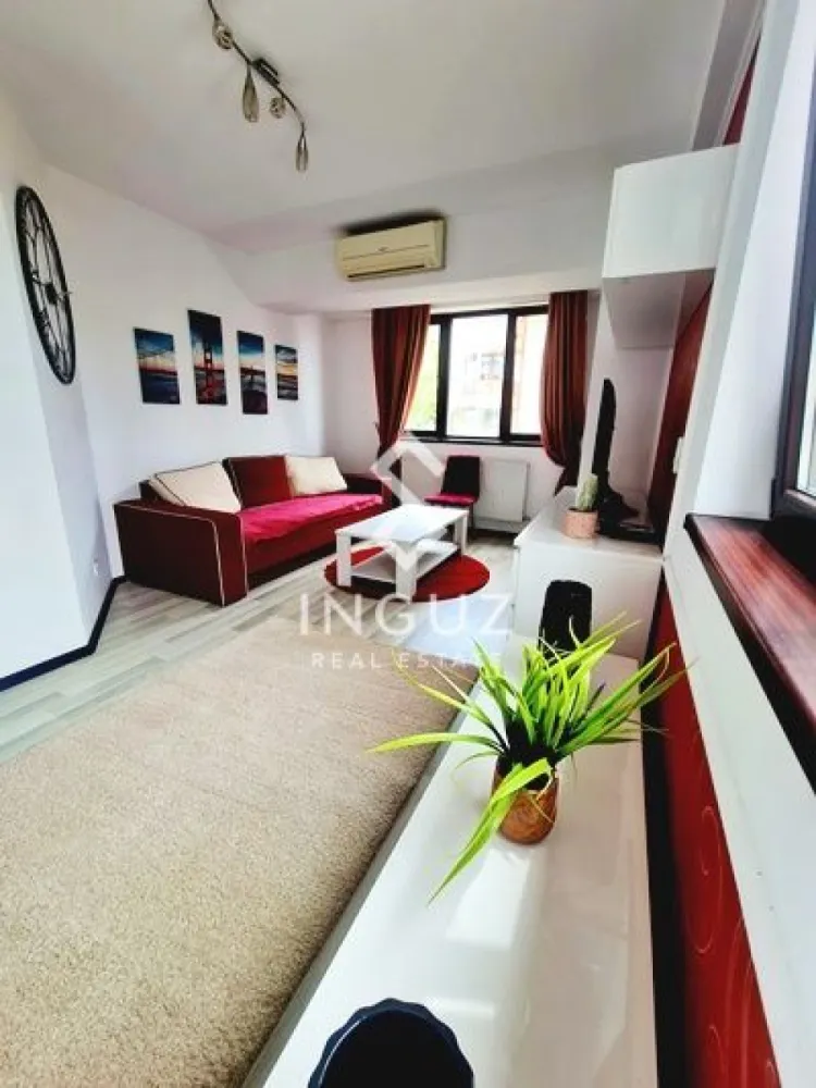 Apartament 3 camere de închiriat – Barbu Văcărescu / Floreasca / Tei - Apartament 3 camere de închiriat – Barbu Văcărescu / Floreasca / Tei Preț: 700 EUR (negociabil) Locație: București, Sector 2 – zona Barbu Văcărescu Specificații: Suprafață utilă: 60 mp Număr camere: 3 Etaj: 3 din 4 (fără lift) Compartimentare: semidecomandat An construcție: 2014 Descriere: Inguz Real Estate vă propune spre închiriere un apartament deosebit cu 3 camere, situat într-o zonă liniștită și foarte bine poziționată, aproape de multiple puncte de interes. Apartamentul este situat la etajul 3 din 4 (fără lift). Adresă: Strada Vrâncioaia nr. 7 Vecinătăți: – Parcul Verdi – 350 m – Parcul Tei – 1.1 km – Parcul Floreasca – 1.3 km – Stație tramvai Barbu Văcărescu – 350 m – Transport în comun RATB – 350 m Apartamentul dispune de centrală proprie și este complet mobilat și utilat, pregătit pentru mutare imediată. }}