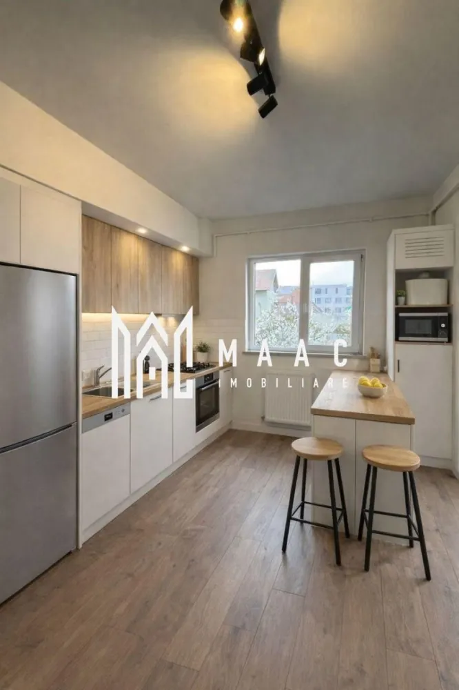 Apartament 3 camere I Lift I Modern I Balcon I Central - MAAC Imobiliare ofera spre inchiriere apartament de 3 camere, renovat, complet mobilat si utilat, in zona Centrala-Hipodrom II (Strada Oituz). Locuinta decomandata are suprafata utila de 92mp, se afla la etajul 3/4, si este alcatuita din living spatios cu zona de dining, 2 dormitoare, bucatarie inchisa cu toate facilitatile, baie moderna cu geam, baie de serviciu cu masina de spalat rufe, debara, hol si balcon. Aferent - loc de parcare propriu subteran. Amplasamentul imobilului este unul avantajos, aflandu-se intr-o zona linistita, la 15-20 minute de mers pe jos de centru. Se percepe o chirie in avans si garantie in cuantumul unei chirii lunare. Disponibilitate imediata. Se inchiriaza de pe persoana juridica, la pretul de listare se va adauga TVA. Pentru persoanele fizice se pooate face o oferta cu TVA inclus. Pentru mai multe detalii, va rugam specificati telefonic: CP2739197 }}