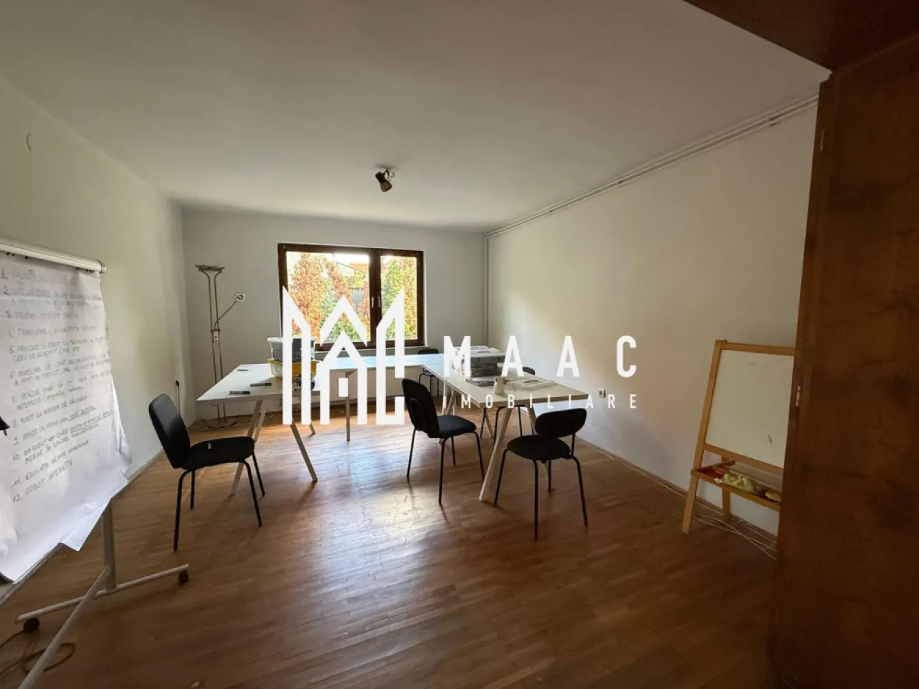 Casa individuala 4 camere I Acces auto I Piata Cibin - MAAC IMOBILIARE aduce in atentia dumneavoastra, spre inchiriere, o casa individuala, construita pe un singur nivel, amplasata in apropierea Pietii Cibin. Proprietatea are living cu bucatarie open-space, 3 dormitoare, baie cu vana si geam de aerisire, debara, spatiu de depozitare, pivnita. Casa a fost folosita pentru activitati de birou. Constructia este solida, bine intretinuta si corect compartimentata. Are 2 cai de acces. Se preda nemobilata/neutilata. Terenul pe care este situata casa, are forma patrata, permite accesul auto iar curtea ramasa libera este partial acoperita cu dale. Zona este superba, in vecinatate existand parc, Piata Cibin, centre de invatamant, medicale, comerciale, etc Se percepe garantie in cuantumul unei chirii lunare. Se inchiriaza pe minim 12 luni. Pentru mai multe detalii precizati telefonic ca ati vazut anuntul cu ID:CP2798289 }}