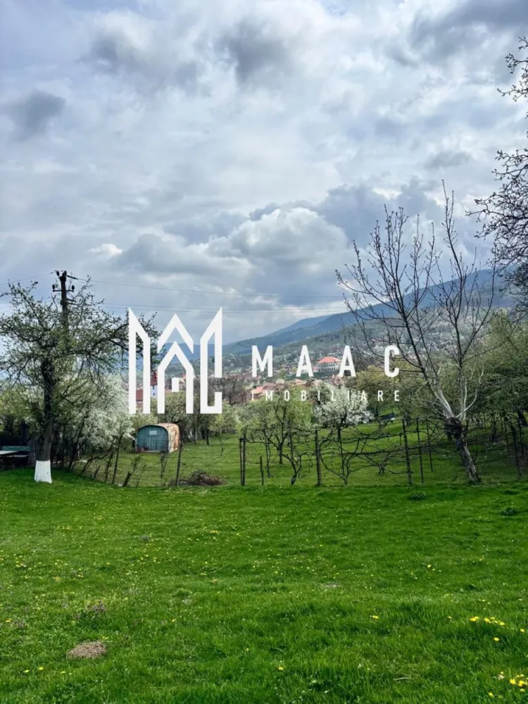 Teren Intravilan | 855 MP | Săliște - MAAC vă propune spre vânzare un teren intravilan cu un real potențial, situat în pitoreasca localitate Săliște, în inima Mărginimii Sibiului – o zonă recunoscută pentru autenticitatea sa, aerul curat și cadrul natural deosebit.

Proprietatea are o suprafață de 855 mp și beneficiază de o geometrie excelentă, ideală pentru dezvoltarea unei locuințe individuale. Terenul este deja măsurat și înregistrat în sistemul Eterra, oferind siguranță juridică și transparență în procesul de achiziție.

Unul dintre principalele avantaje îl reprezintă utilitățile disponibile la poartă, facilitând demararea rapidă a construcției. Amplasarea este într-o zonă foarte bună, liniștită, dar totodată accesibilă, perfectă pentru cei care își doresc o locuință într-un cadru natural, departe de agitația urbană, fără a renunța la confort.

Terenul este ideal pentru construirea unei case de locuit, oferind spațiul necesar pentru un proiect personalizat, într-o comunitate cu tradiție și peisaje deosebite.

Prețul este exprimat per metru pătrat și este negociabil.

Pentru mai multe detalii sau pentru a programa o vizionare, vă rugăm să ne contactați specificând ID : CP3029112