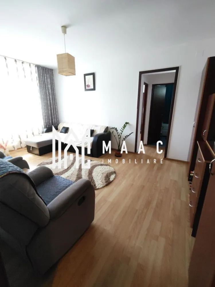 Apartament 2 camere | 49 MPU | Balcon | Ostroveni - MAAC Imobiliare vă propune spre vânzare un apartament cu 2 camere, cu suprafață totală utilă de 49 mp, mobilat și utilat, construit în anul 2010. Proprietatea este amplasată într-o zonă foarte bună și liniștită, potrivită pentru locuire, având în spatele blocului loc de joacă pentru copii. Apartamentul nu a fost închiriat niciodată, aspect important pentru cei care caută o locuință bine întreținută. În ceea ce privește parcarea, locurile sunt la liber, fără ecuson, atât în fața blocului, cât și în spatele acestuia. Pentru mai multe detalii și pentru a programa o vizionare, vă rugăm să menționați la telefon numărul CP3037872.